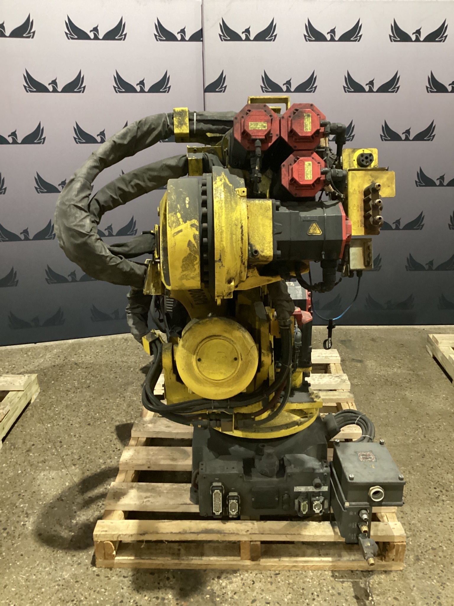 FANUC R-2000iB/210F Complete w/ R-30iB Controls USED - Missing Teach Pendant 0