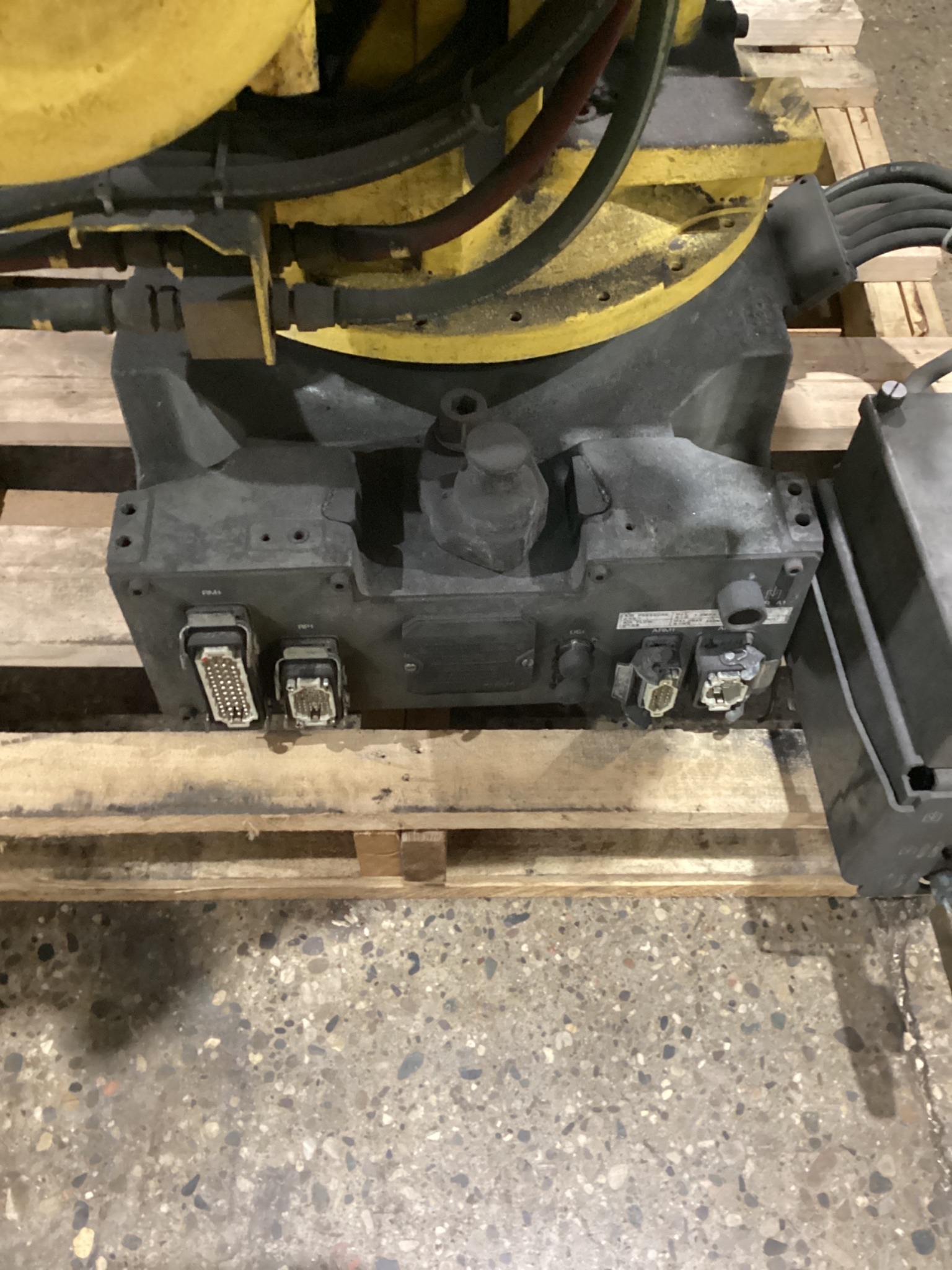FANUC R-2000iB/210F Complete w/ R-30iB Controls USED - Missing Teach Pendant 1
