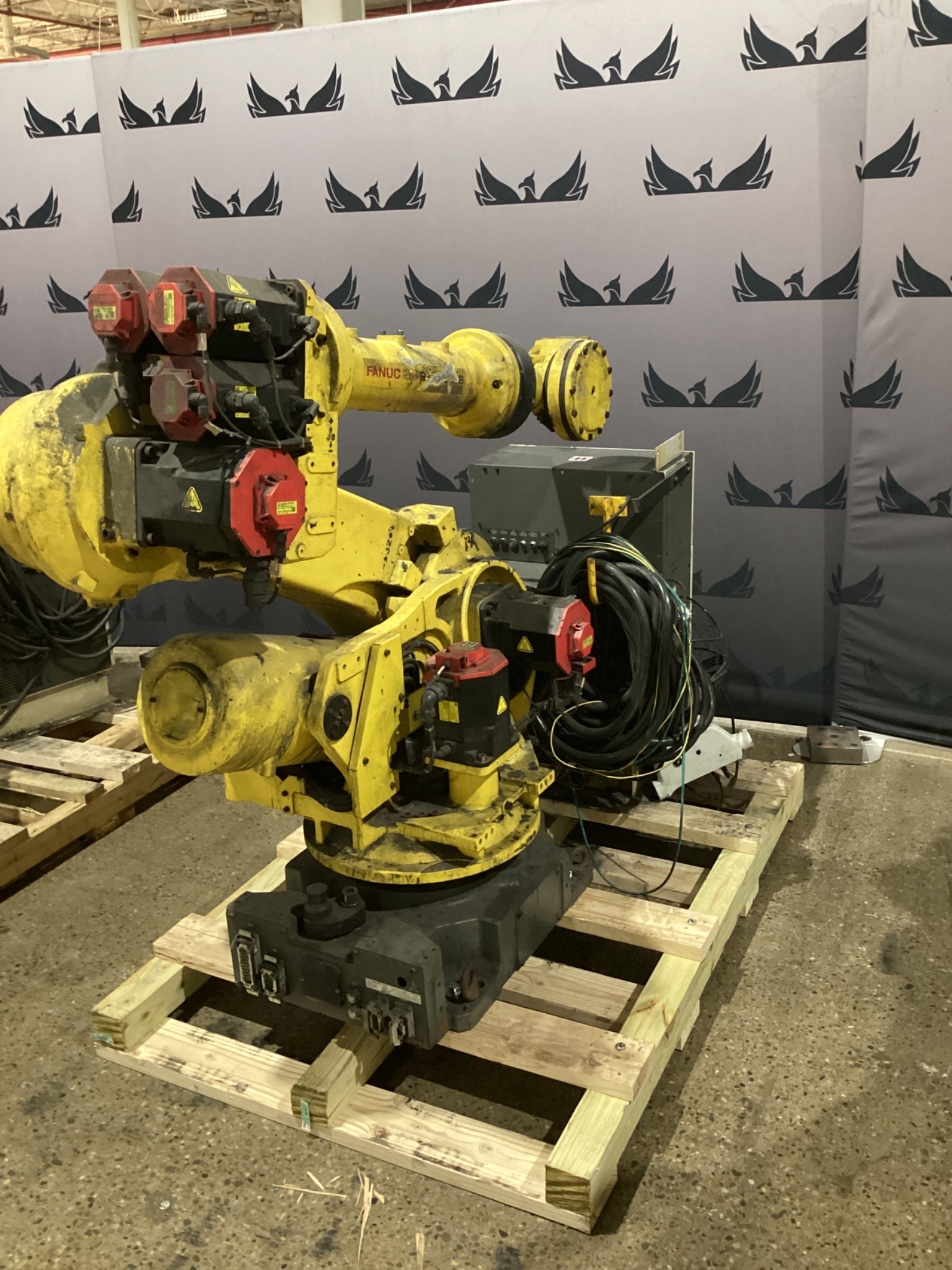 FANUC R-2000iB/210F Complete w/ R-30iB Controls USED - Missing Teach Pendant 0