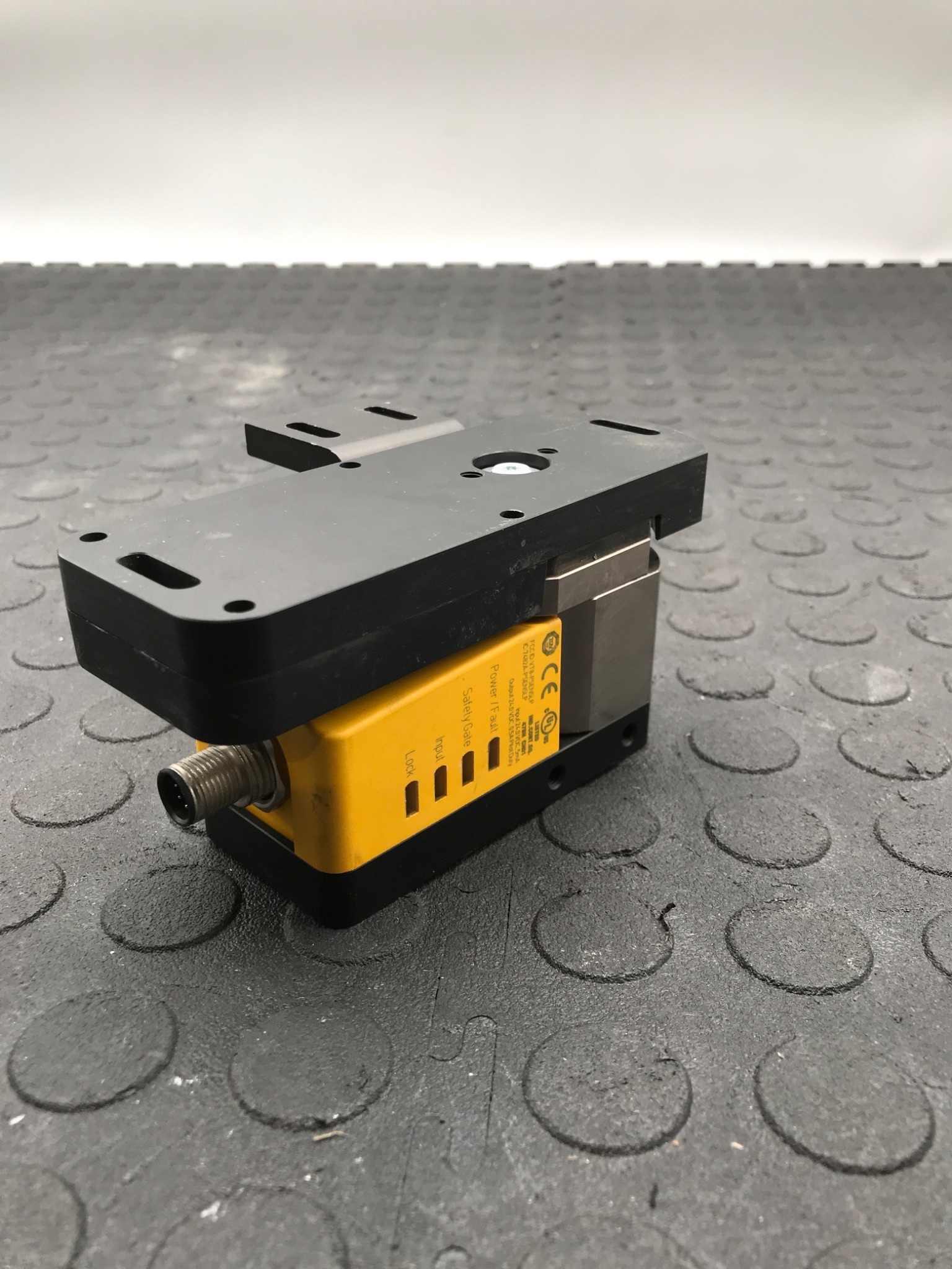 PILZ 570520 VT8‑PSENSLP Interlock Safety Switch USED 1