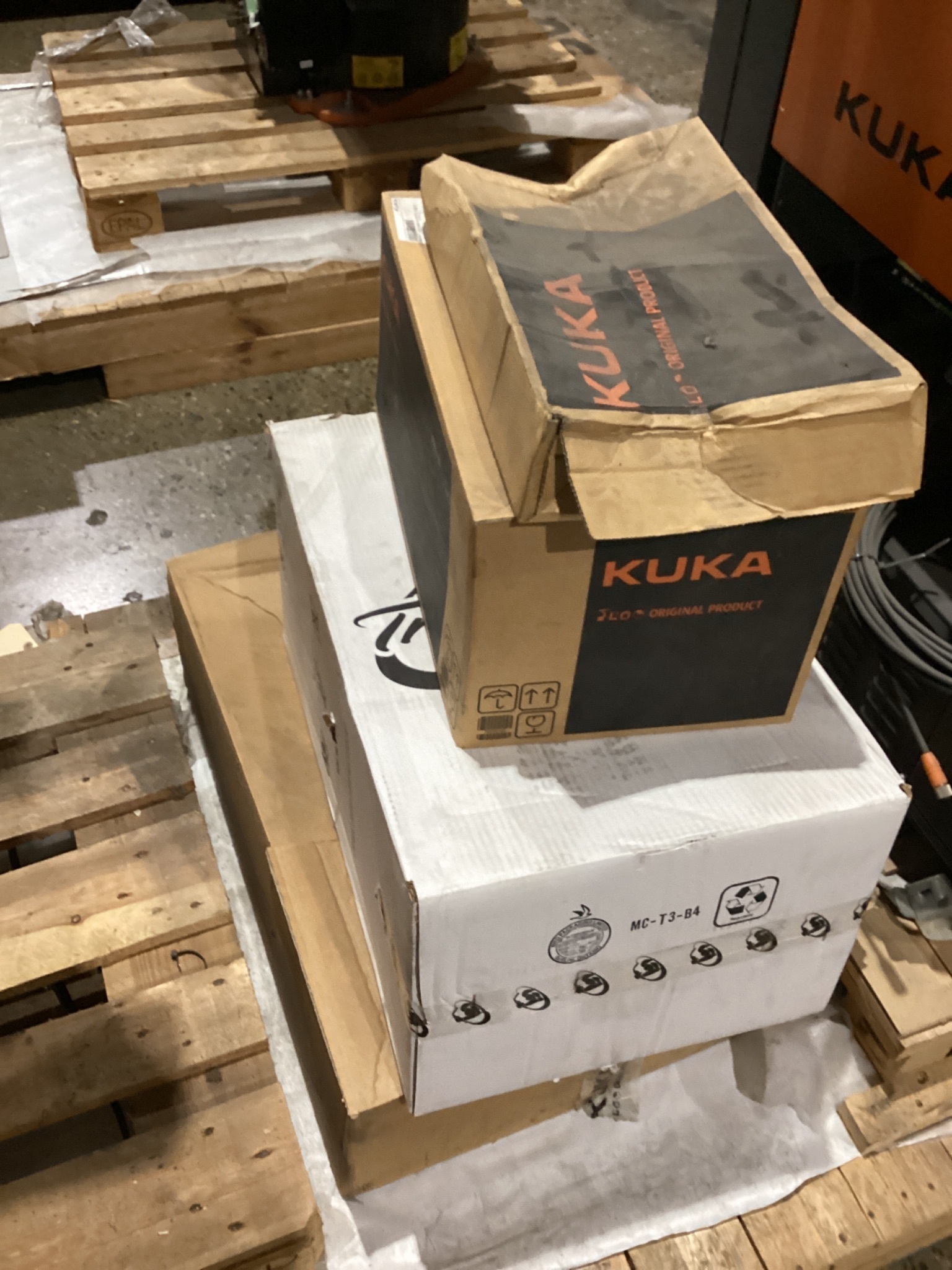 KUKA KR16 L6-2 w/ KR C4 Controls & TT3A Reamer NEW 3