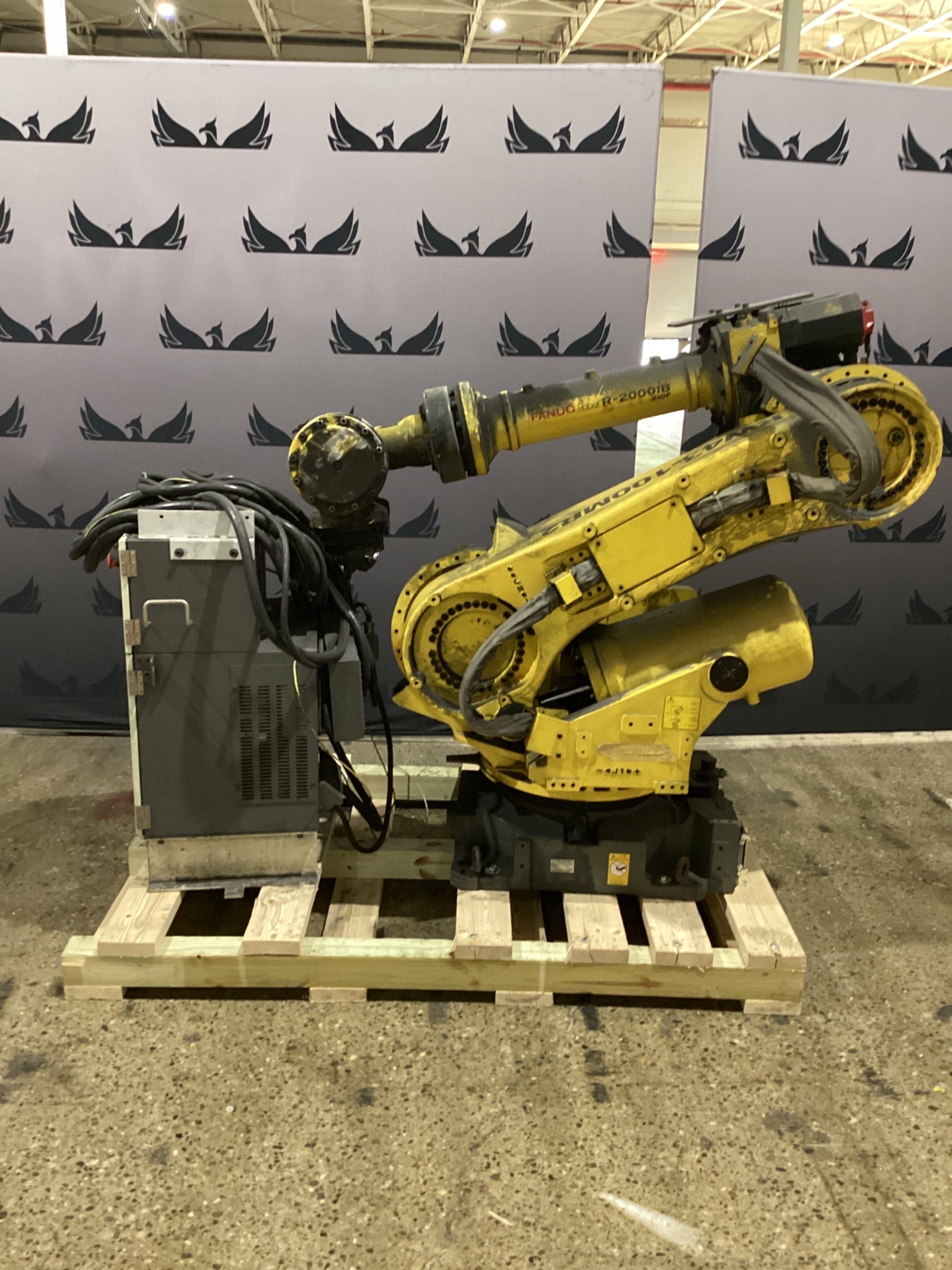 FANUC R-2000iB/210F Complete w/ R-30iB Controls USED - Missing Teach Pendant 0