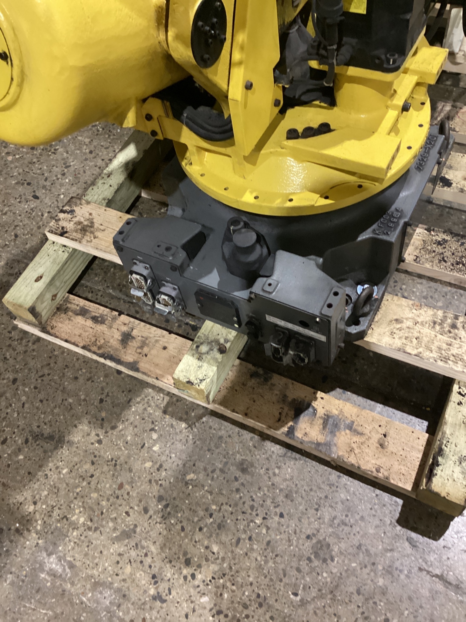 FANUC R-2000iB/210F Complete w/ R-30iB Controls USED - Missing Teach Pendant 12