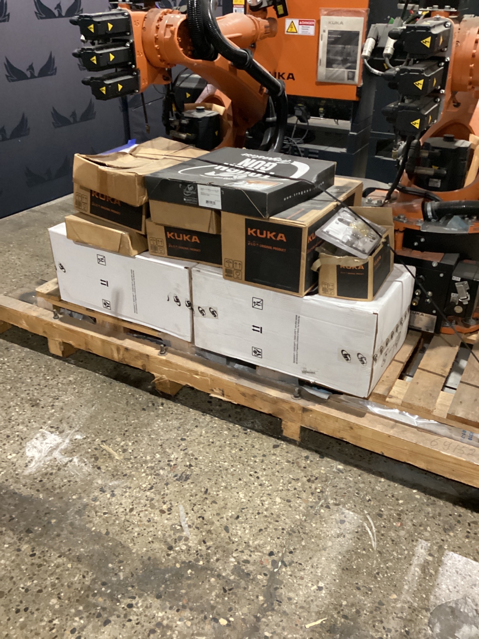 PAIR OF KUKA KR16 L6-2 Robots w/ KR C4 NA Controls & TT3A Reamers NEW 2