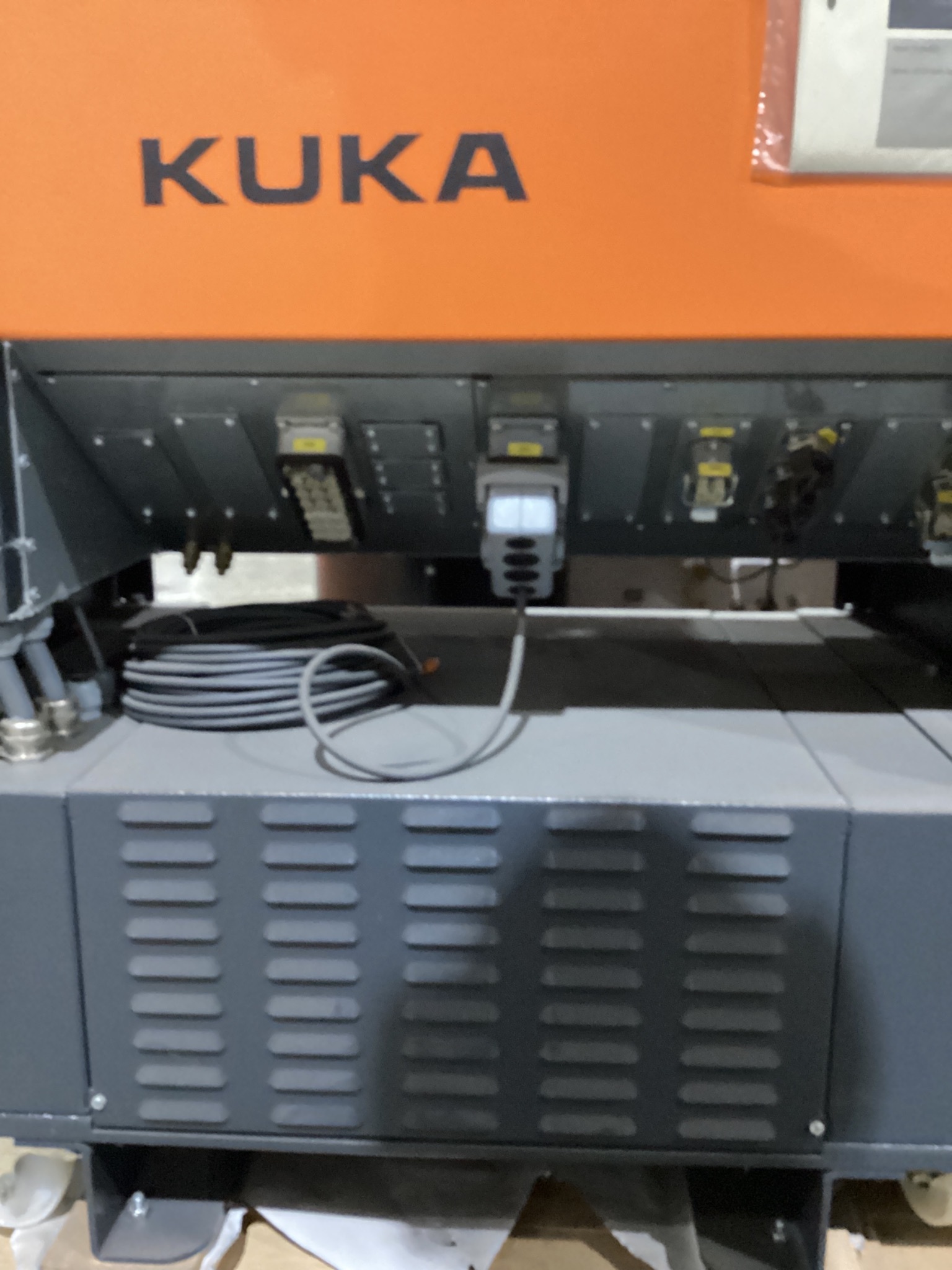 PAIR OF KUKA KR16 L6-2 Robots w/ KR C4 NA Controls & TT3A Reamers NEW 5