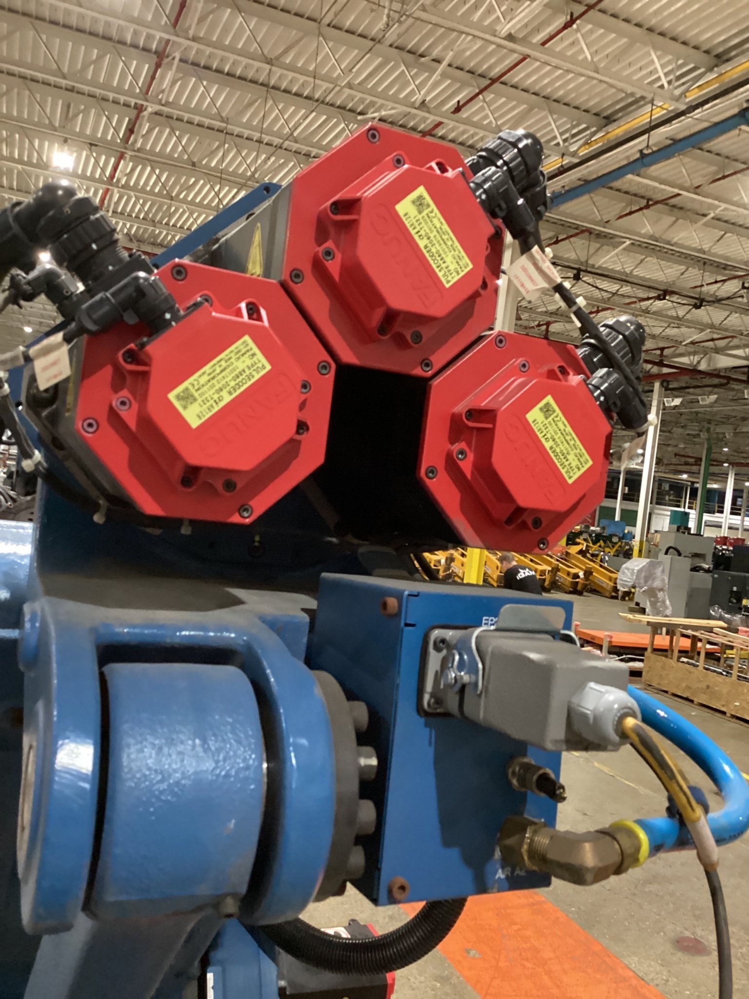 FANUC M-900iB/280L w/ R30iB PLUS & WTC 60L5 Weld Controller USED 3