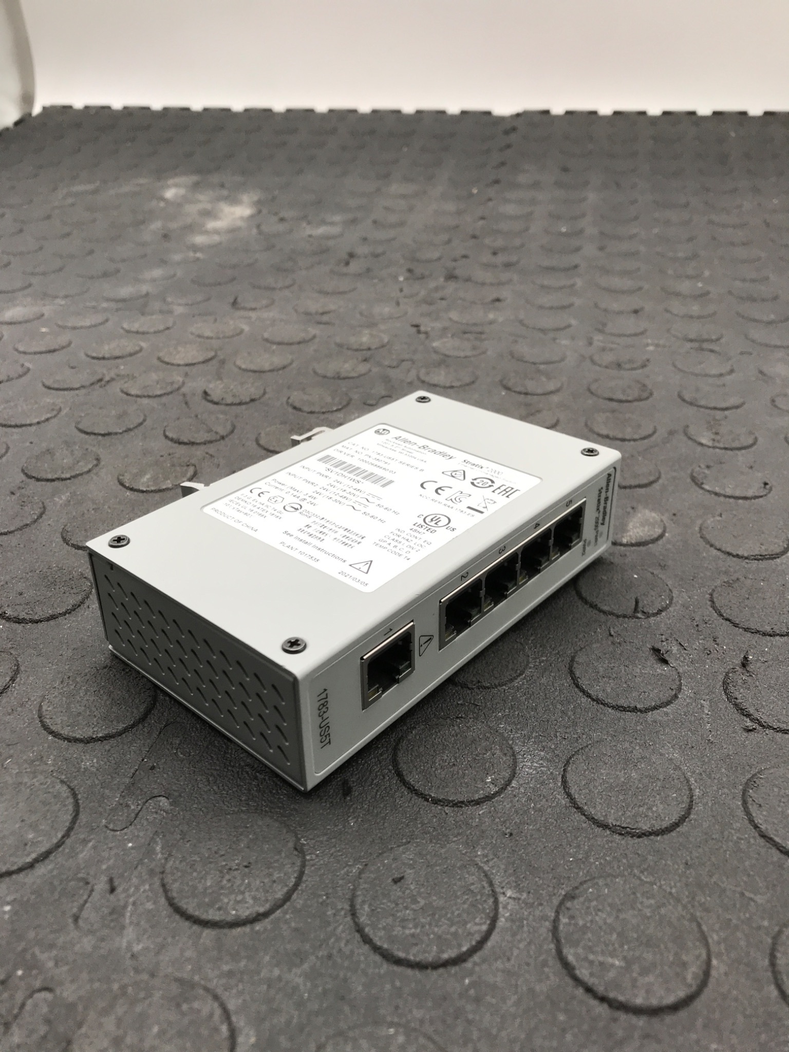 ALLEN BRADLEY 1783‑US5T Stratix 2000 Ethernet Switch USED 1