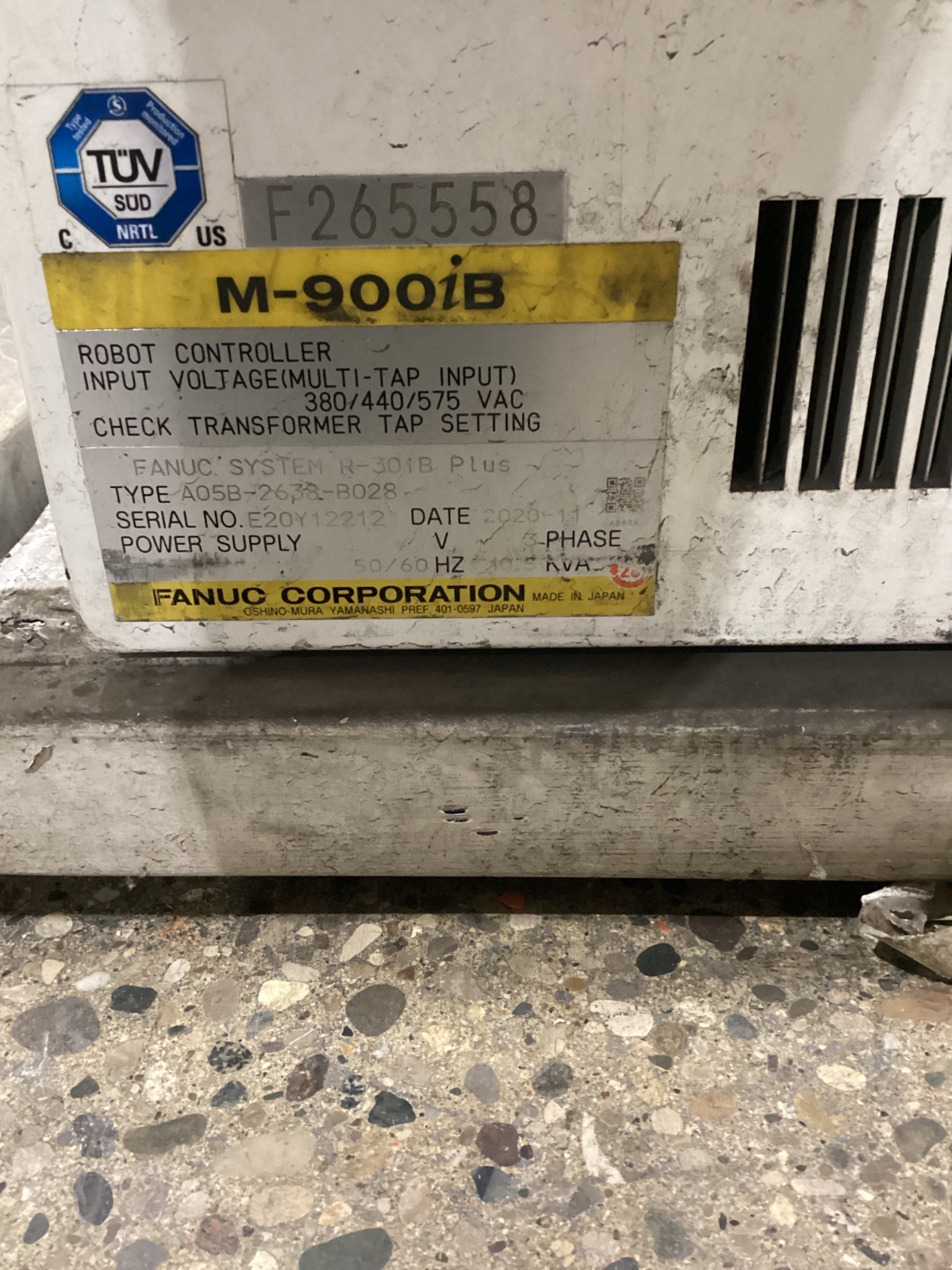 FANUC M-900iB/280L w/ R30iB PLUS & WTC 60L5 Weld Controller USED 17