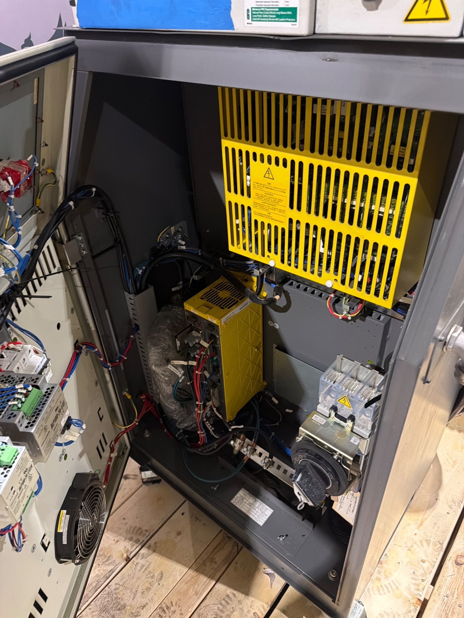 FANUC R‑2000iB/185L Robot Complete w/ R‑30iA & SCA Sealant Controls; USED 5