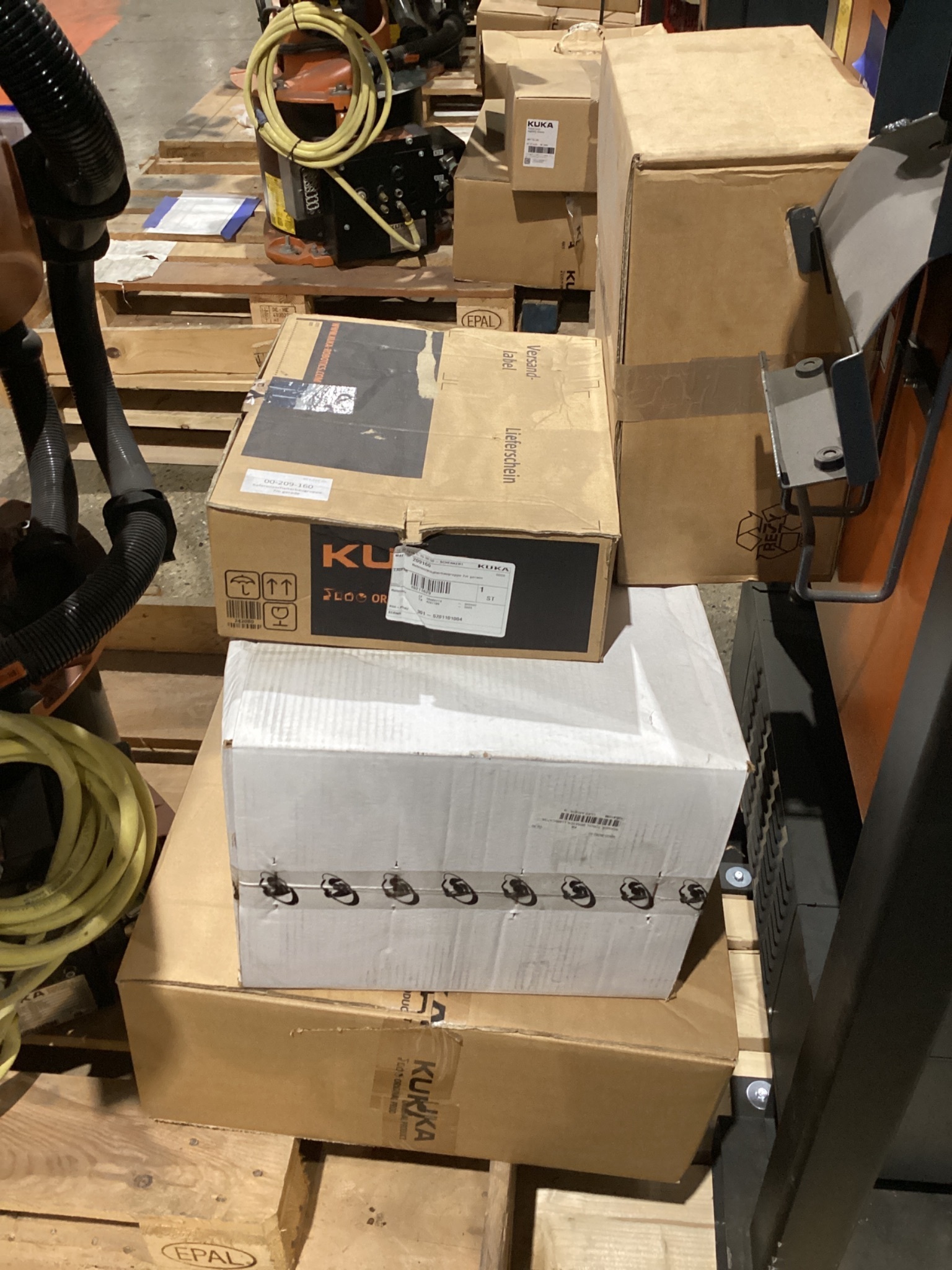 KUKA KR16 L6-2 w/ KR C4 Controls Lincoln R550 Weld Package & TT3A Reamer NEW 1