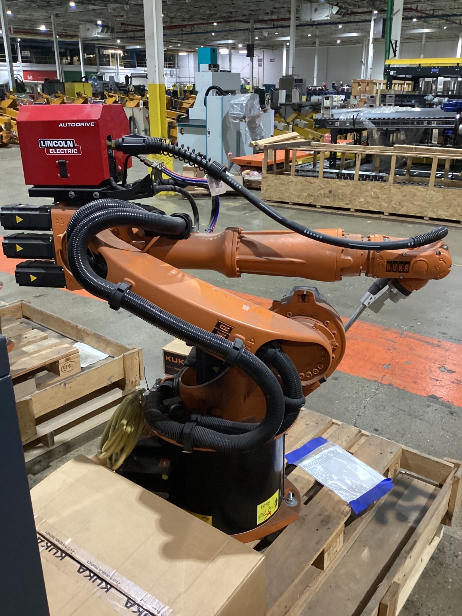 KUKA KR16 L6-2 w/ KR C4 Controls Lincoln R550 Weld Package & TT3A Reamer NEW 9
