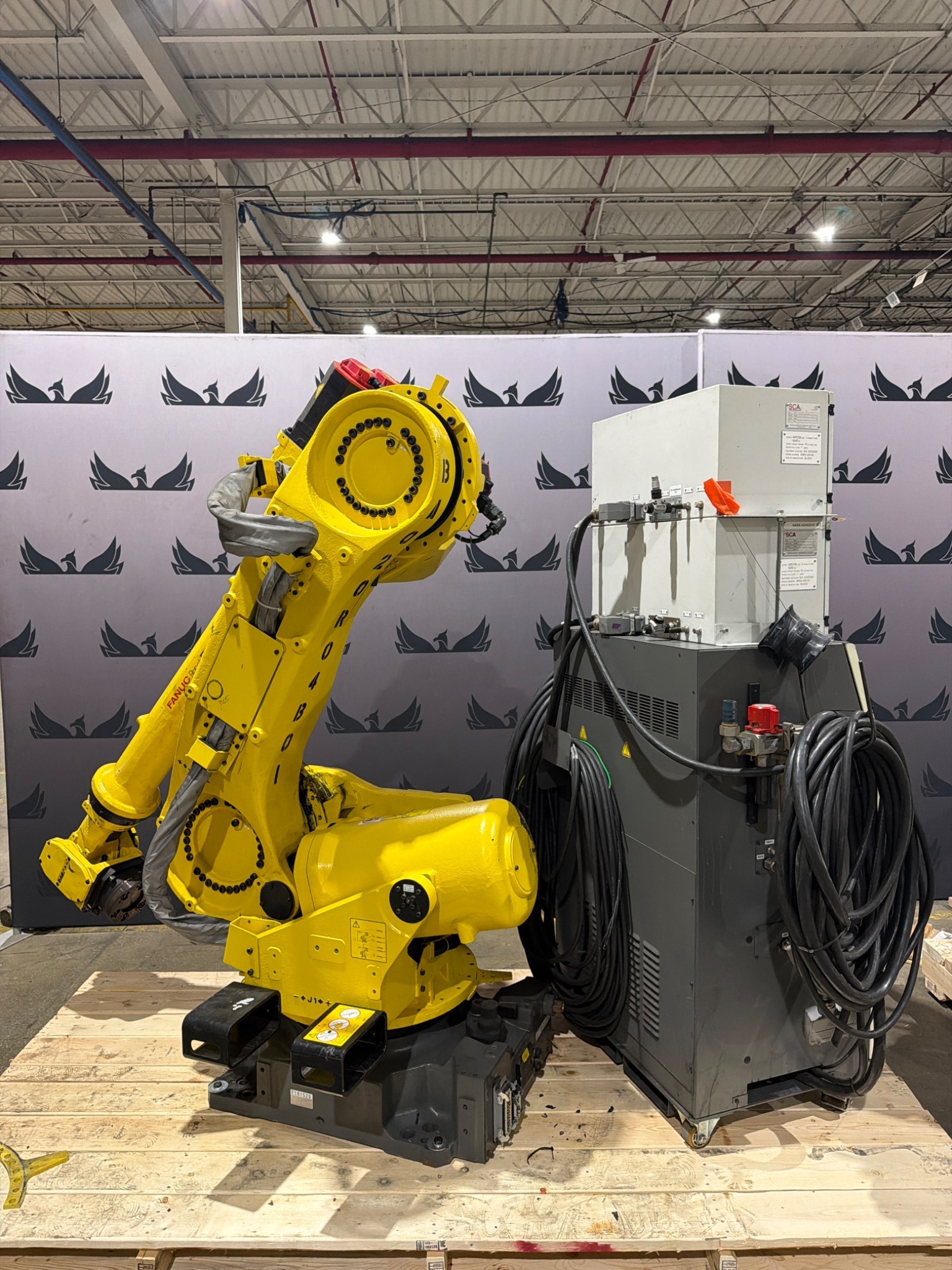 FANUC R‑2000iB/125L Robot w/ R‑30iA & 2 SCA Sealant Controls; USED 0