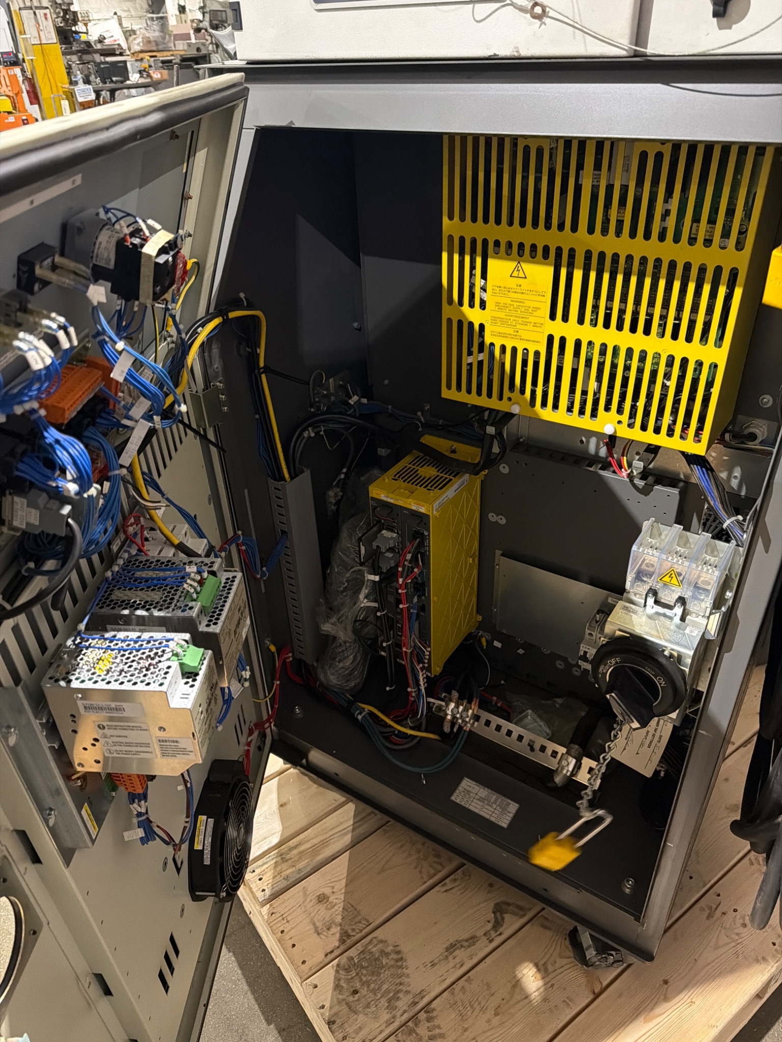 FANUC R‑2000iB/125L Robot w/ R‑30iA & 2 SCA Sealant Controls; USED 6