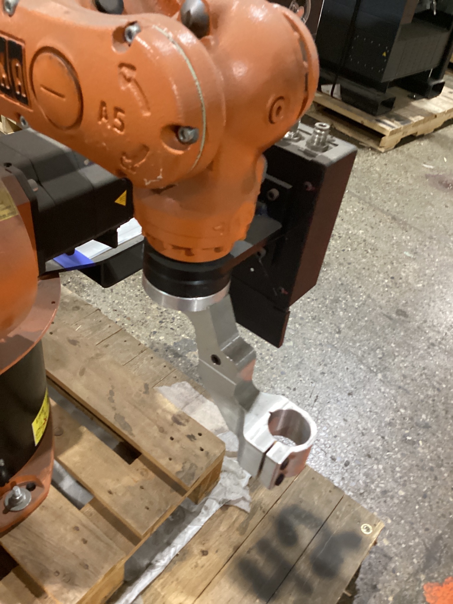 KUKA KR16 L6-2 w/ KR C4 Controls & TT3A Reamer NEW 1