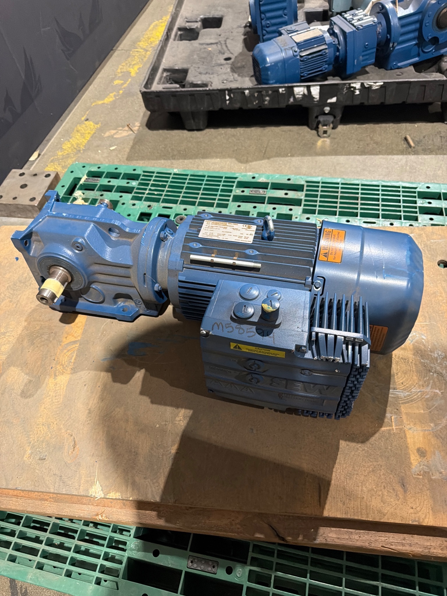 SEW‑EURODRIVE K47DRN80L4 Gearmotor 5 HP 380‑500V 3‑Phase USED 1