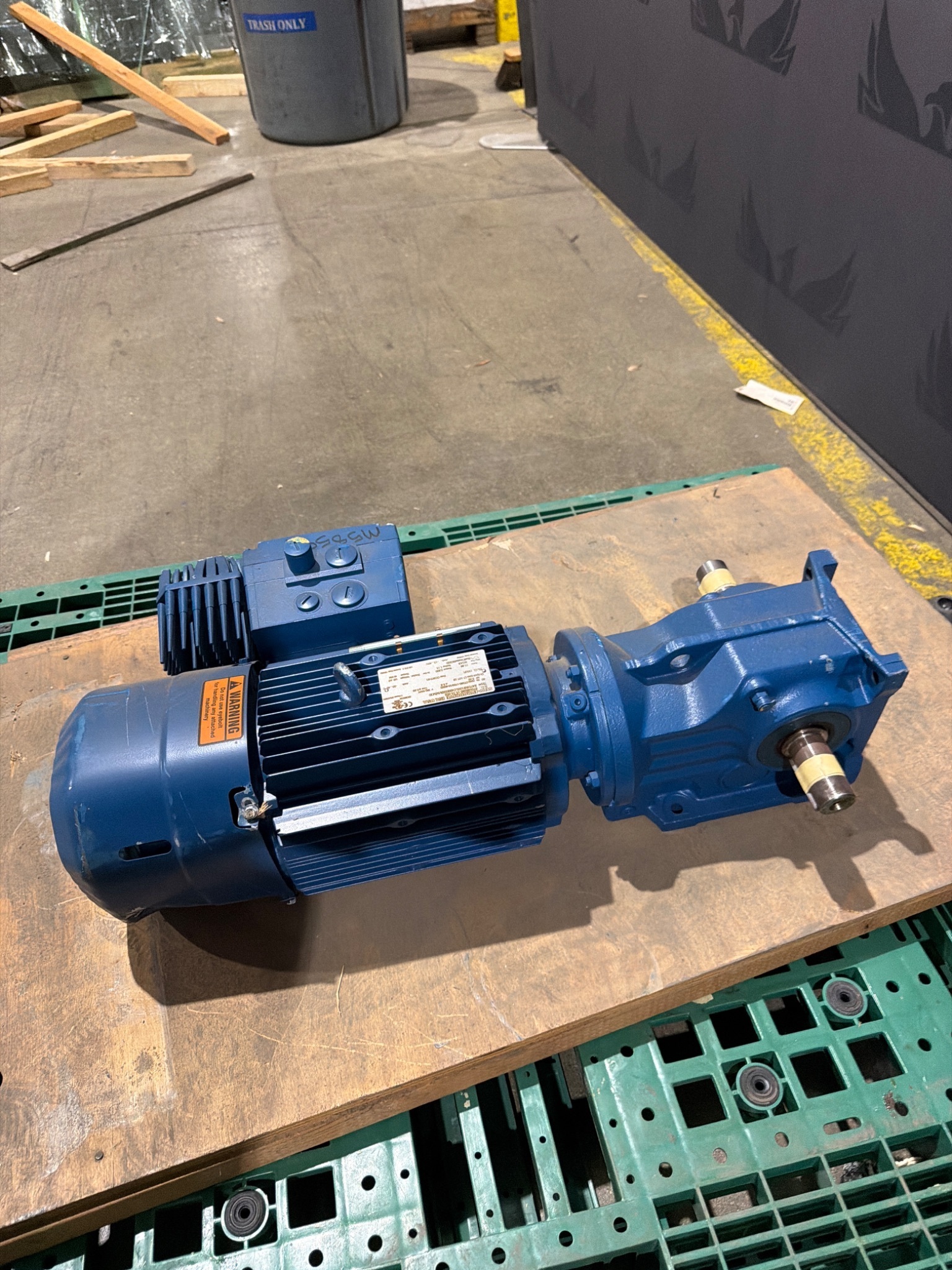 SEW‑EURODRIVE K47DRN80L4 Gearmotor 5 HP 380‑500V 3‑Phase USED 2
