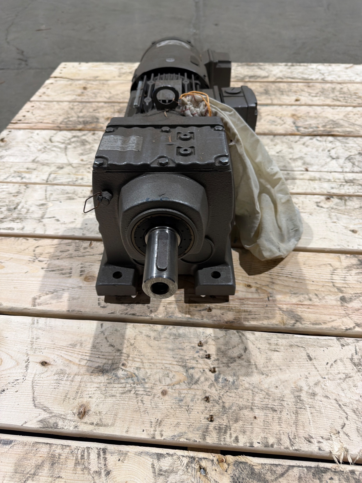 SEW‑EURODRIVE R57DR80M4 Gearmotor 1HP 33/40 RPM Brake NEW 3