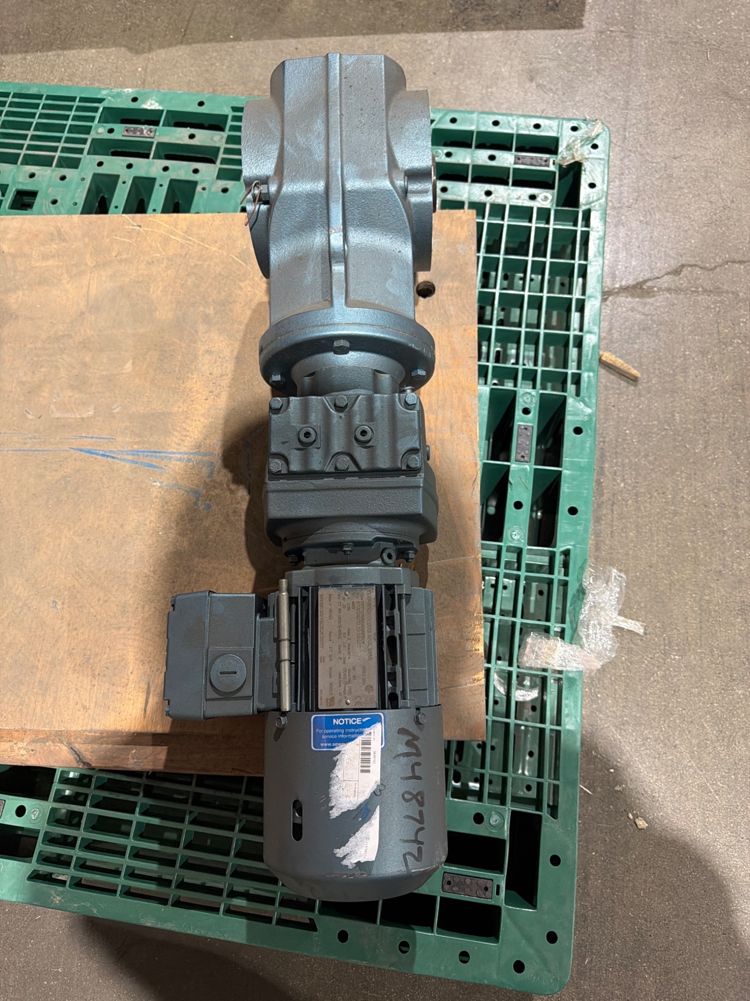 SEW‑EURODRIVE KA57R37DT71C4BMG05HRTHIS Gearmotor Inverter Duty 460V NEW 1