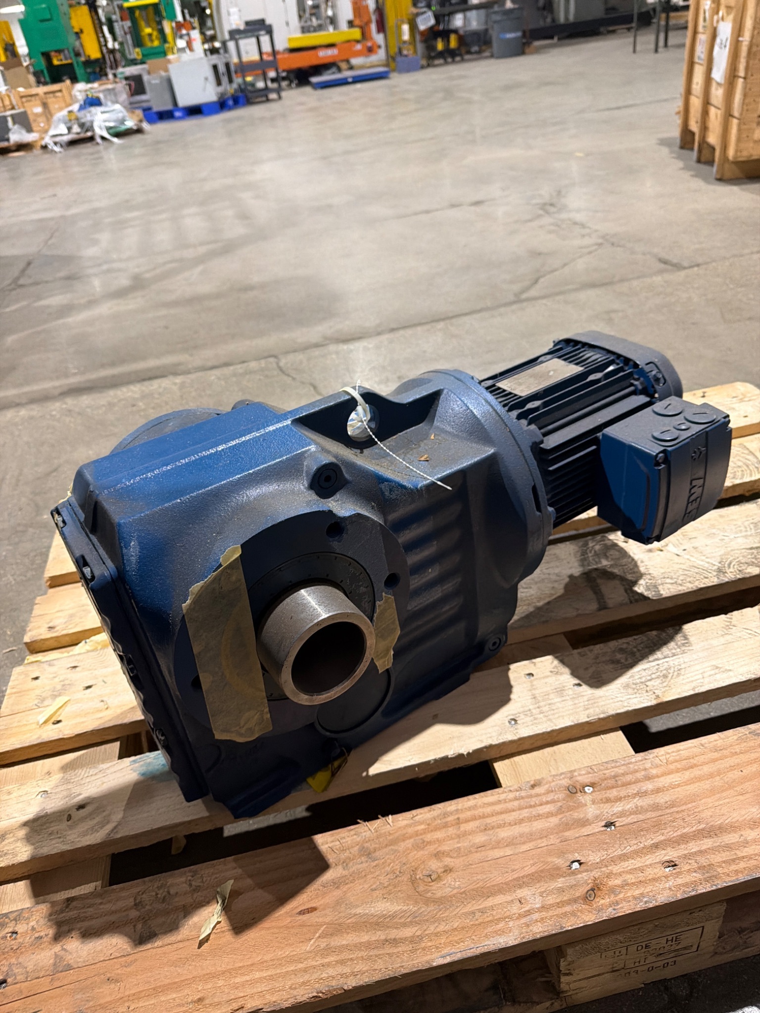SEW‑EURODRIVE KA57DRE90L4 Gearmotor 102.71:1 Ratio 2 HP NEW 2