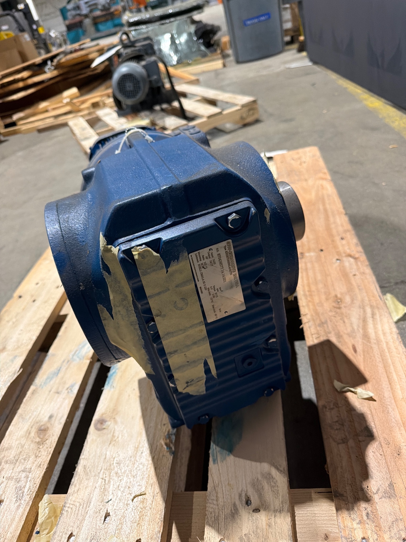SEW‑EURODRIVE KA57DRE90L4 Gearmotor 102.71:1 Ratio 2 HP NEW 3