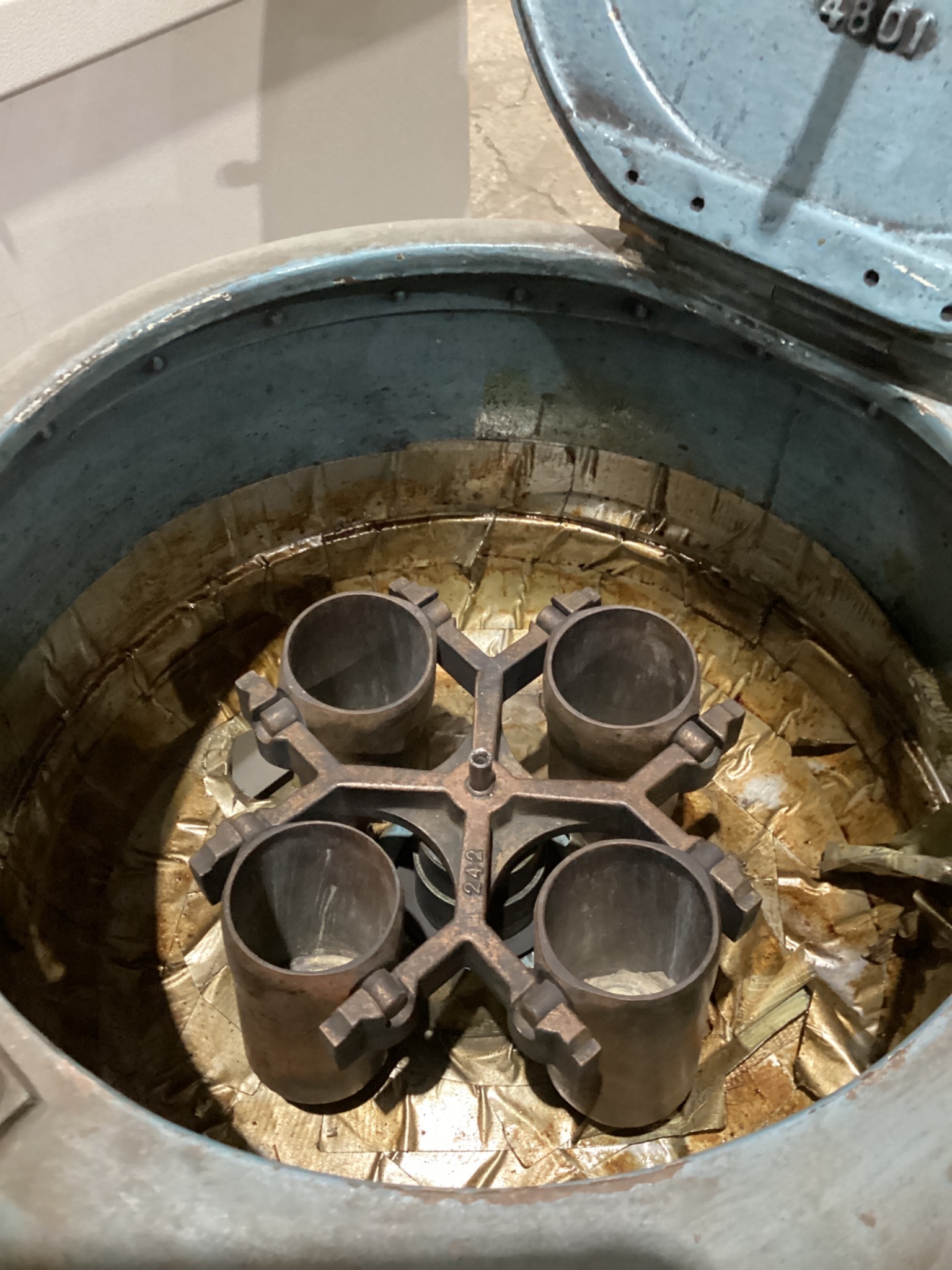 INTERNATIONAL EQUIPMENT Type SB Size 1 Centrifuge USED 7