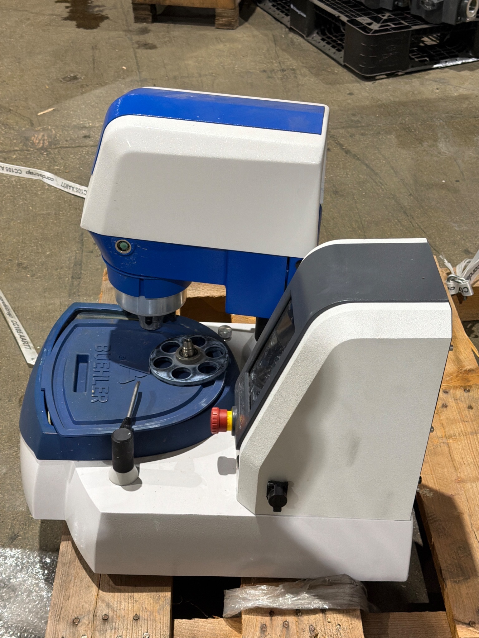 BUEHLER 49‑7258 AutoMet 250 Semi‑Automatic Grinder‑Polisher WORKING 2