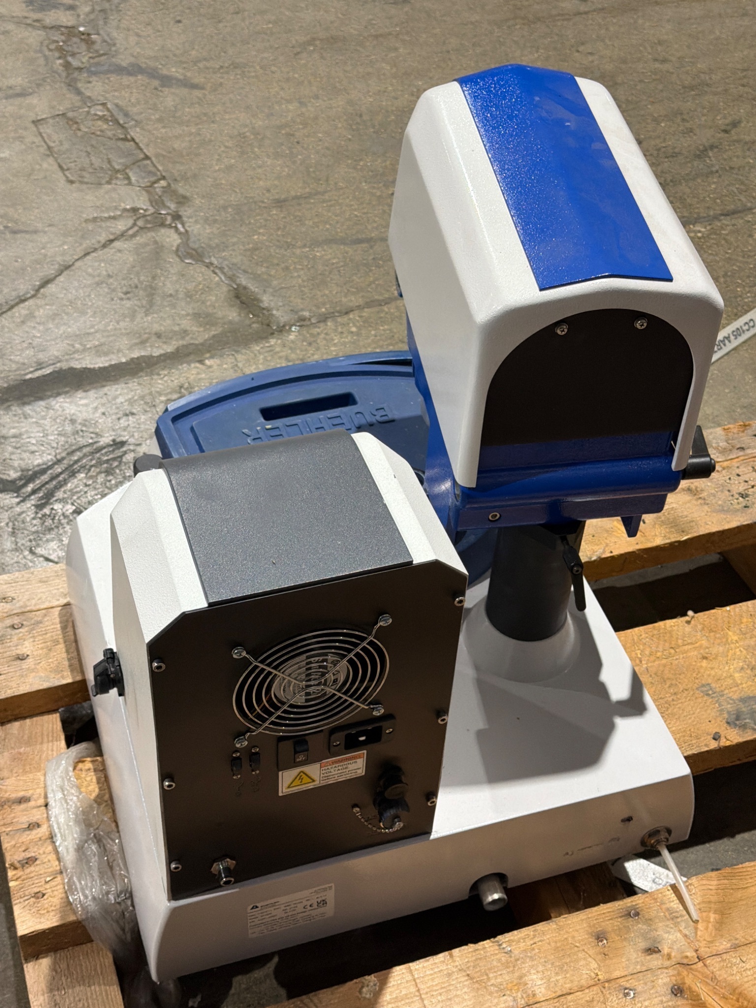 BUEHLER 49‑7258 AutoMet 250 Semi‑Automatic Grinder‑Polisher WORKING 3