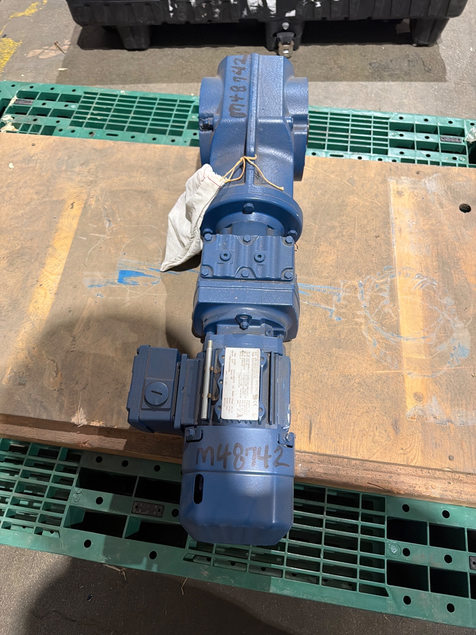 SEW‑EURODRIVE KA57DR37 Gearmotor 215:1 Ratio 0.25 HP USED 1