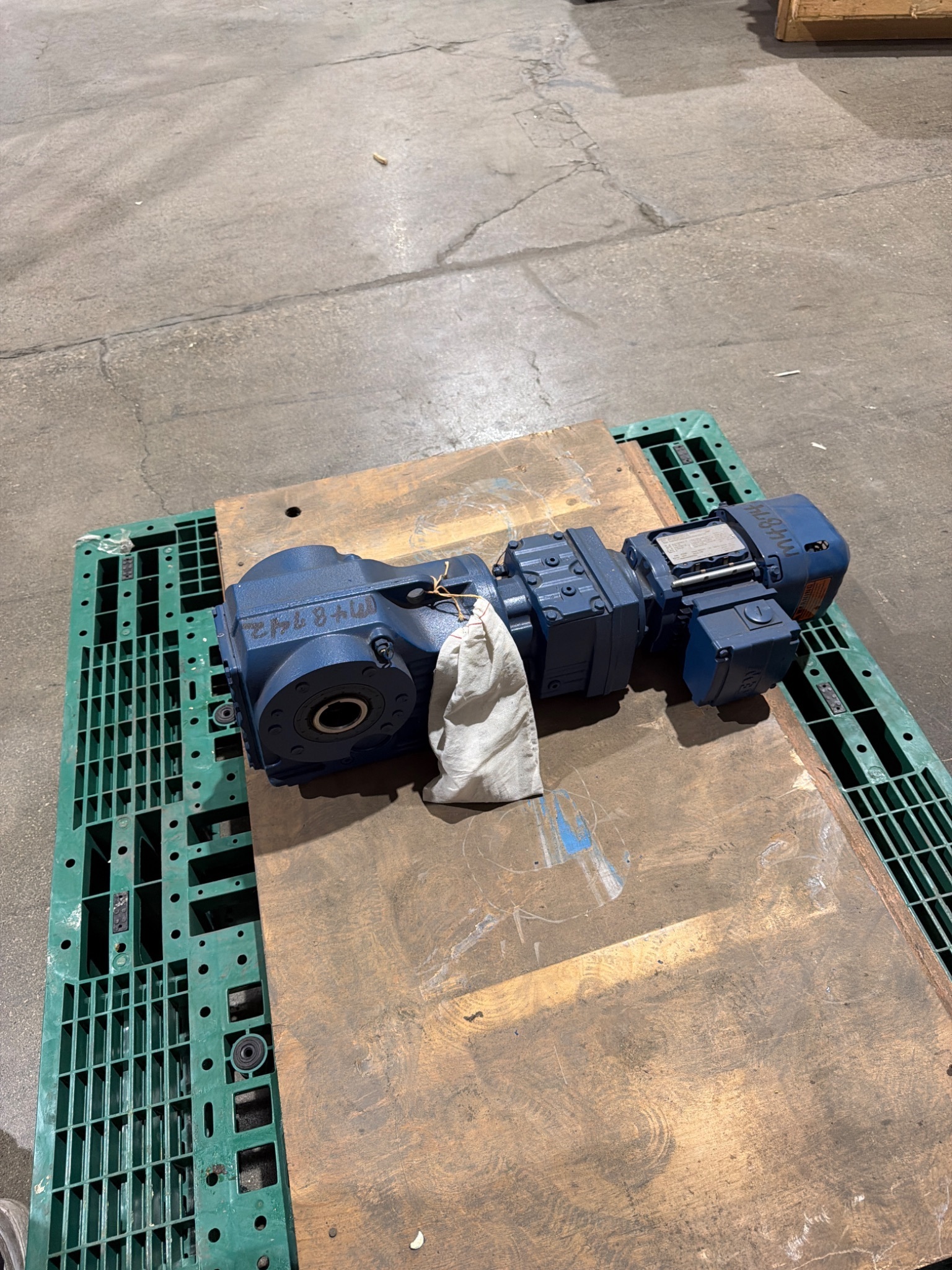SEW‑EURODRIVE KA57DR37 Gearmotor 215:1 Ratio 0.25 HP USED 3