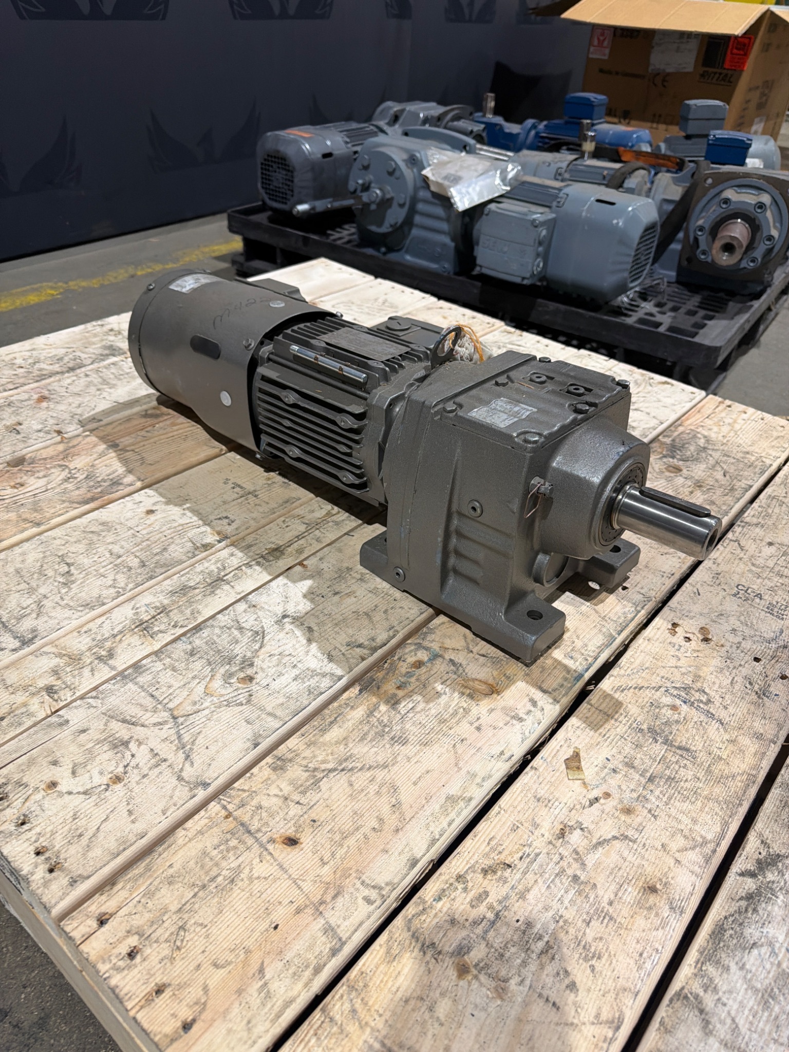 SEW‑EURODRIVE R57DR80M4 Gearmotor 1 HP 43.3:1 Brake NEW 2