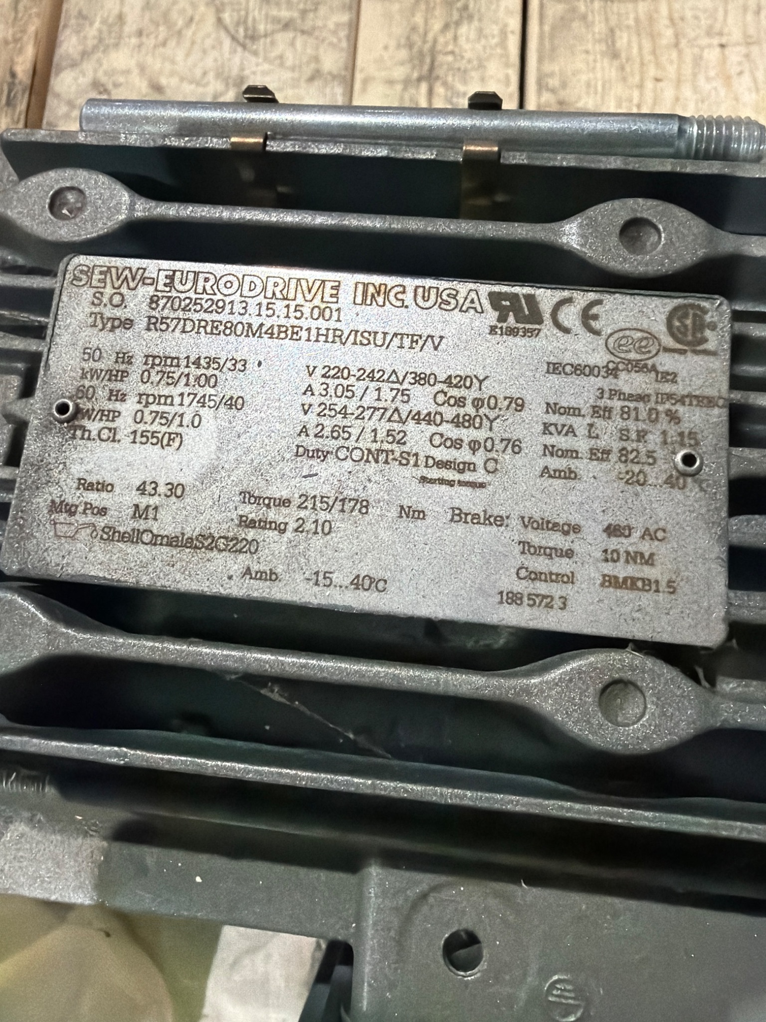 SEW‑EURODRIVE R57DR80M4 Gearmotor 1 HP 43.3:1 Brake NEW 4