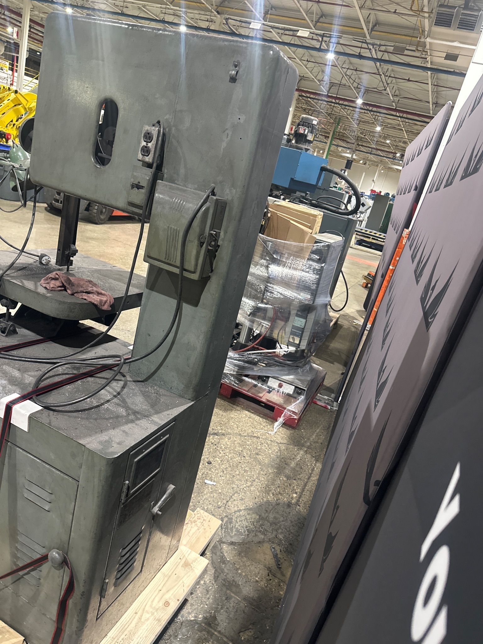GROB NS18 18" Vertical Band Saw USED 3