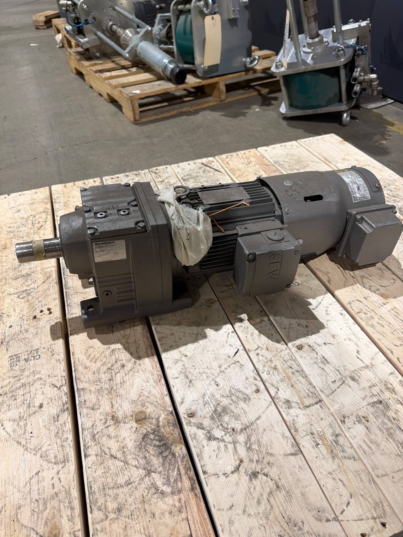 SEW-EURODRIVE R57DR80M4 SERIES - NEW 1