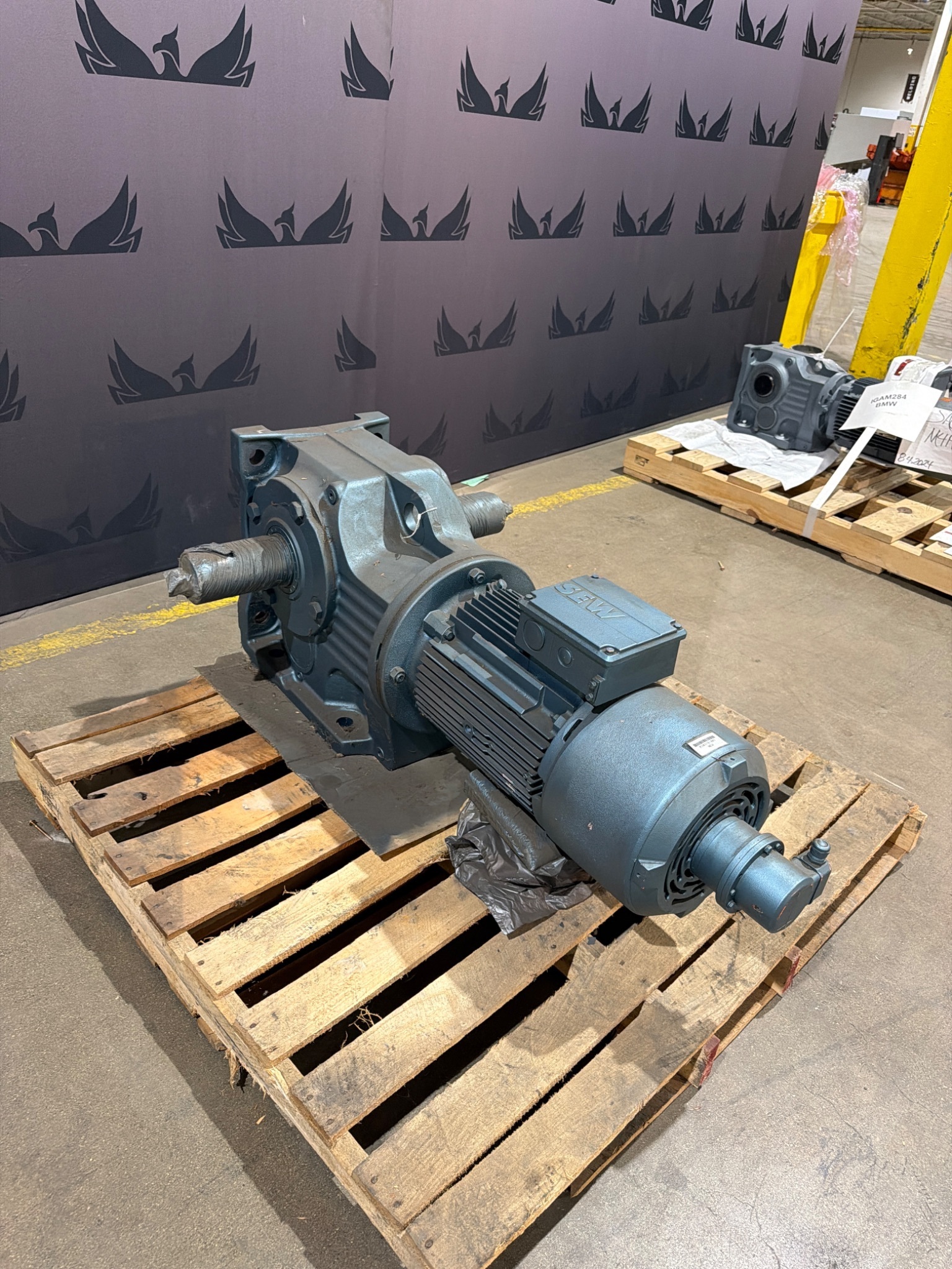 SEW‑EURODRIVE K107 A / DFV160M4 Induction Gearmotor NEW 1