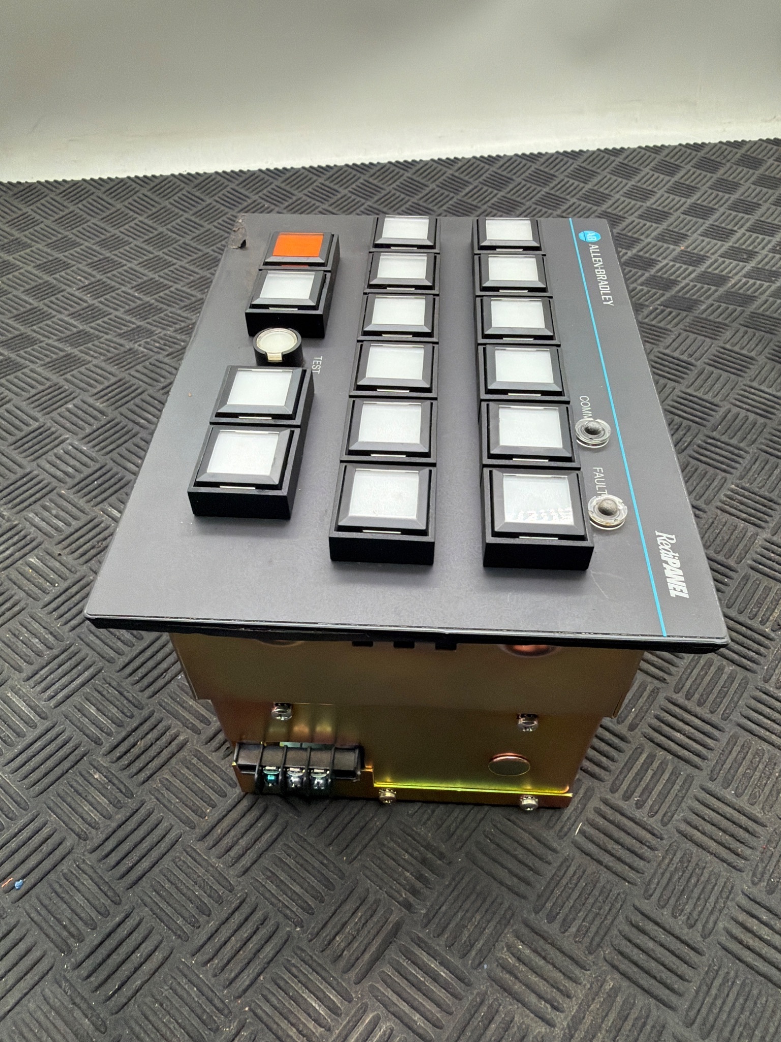ALLEN BRADLEY 2705‑P21J1 16‑Button RediPANEL Operator Interface USED 1