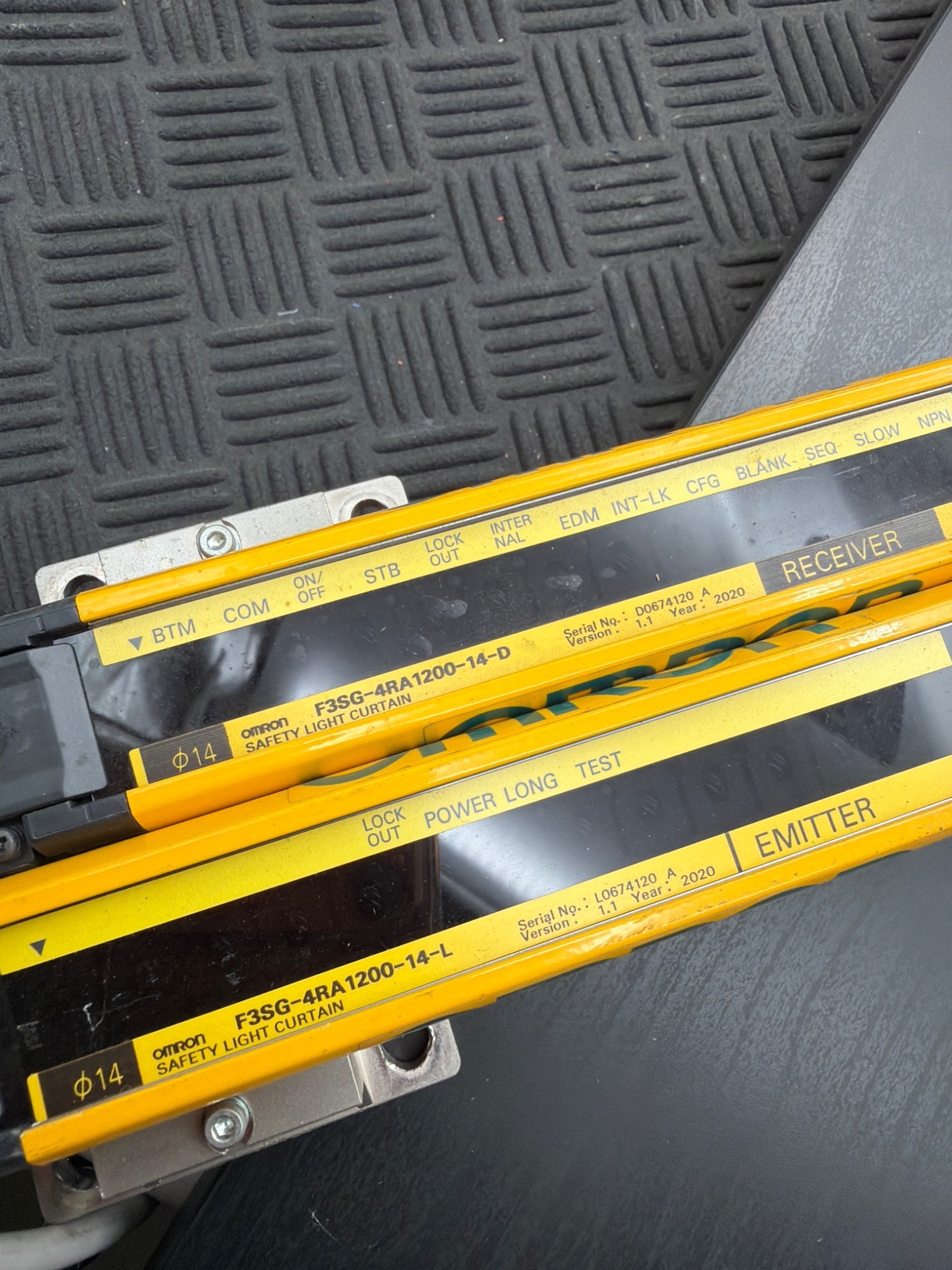 OMRON F3SG‑4RA1200‑14 Light Curtain Set (1200mm) USED 0