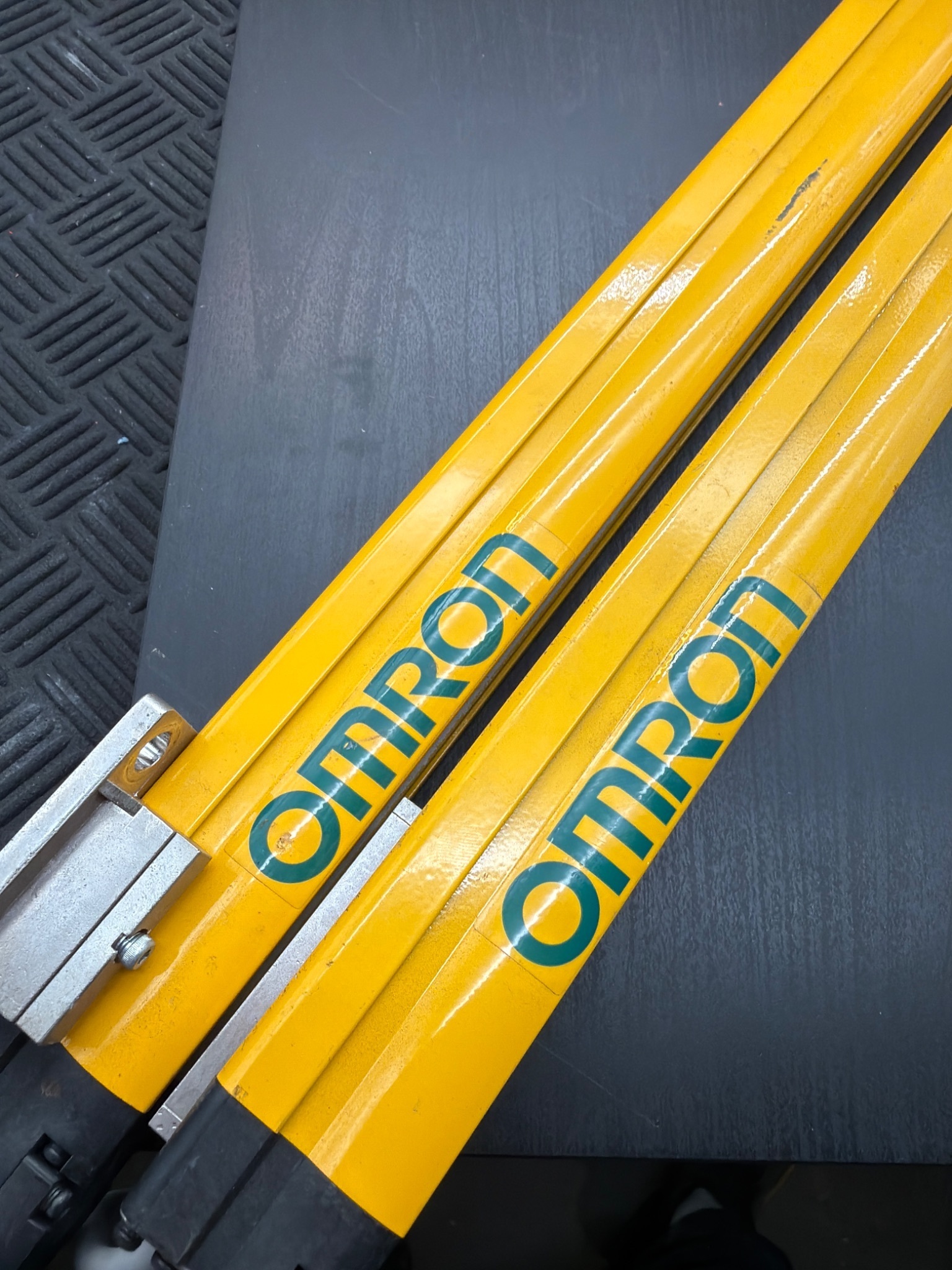 OMRON F3SG‑4RA1200‑14 Light Curtain Set (1200mm) USED 3