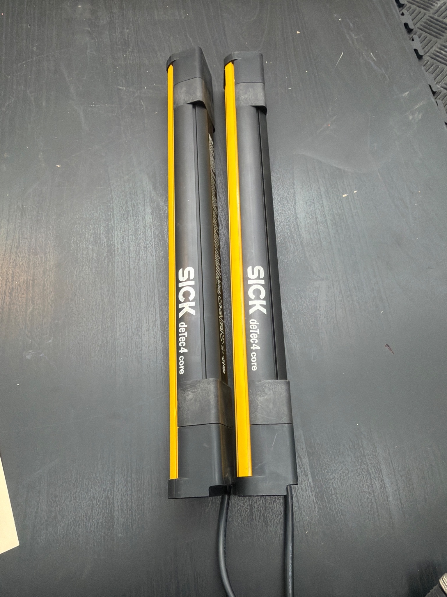 SICK C4C‑SA03010A10000 / C4C‑EA03010A10000 deTec4 Light Curtain Set (300mm) USED 1