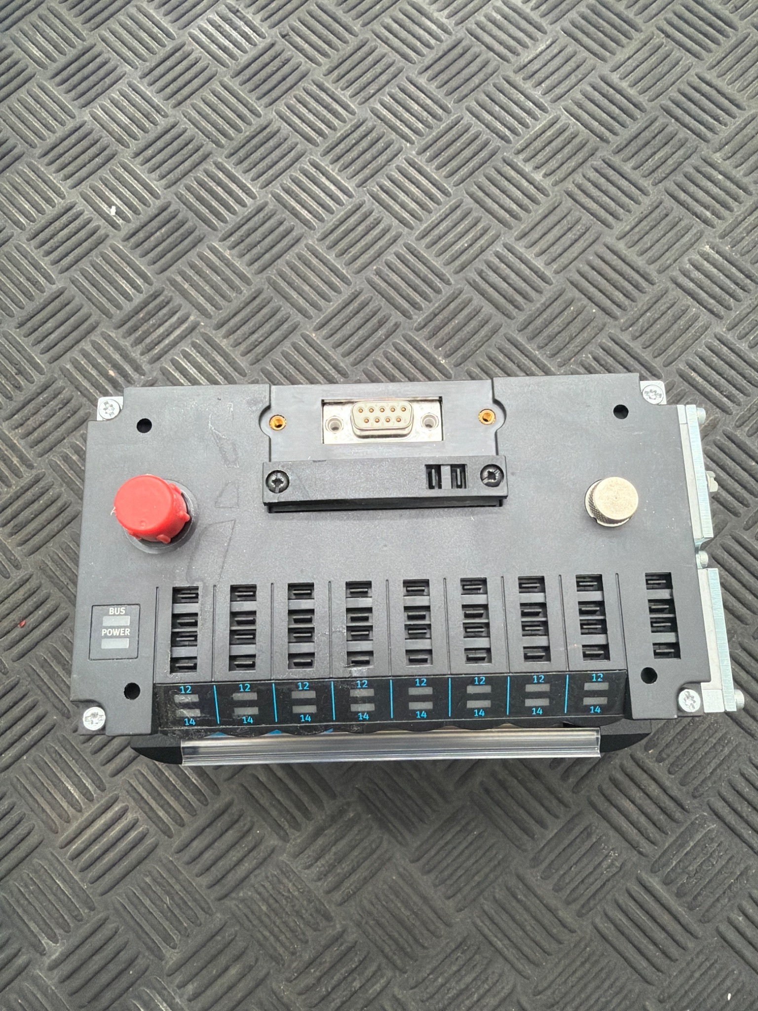 FESTO CPV14‑GE‑DIO1‑8 Valve Manifold 24V DC USED 1