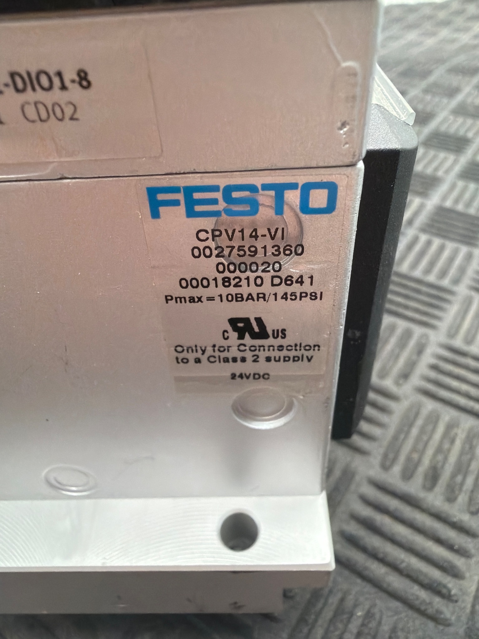 FESTO CPV14‑GE‑DIO1‑8 Valve Manifold 24V DC USED 4