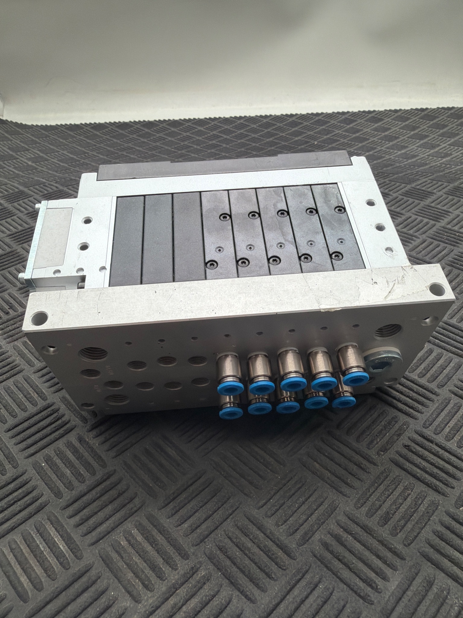 FESTO CPV14‑GE‑DIO1‑8 Valve Manifold 24V DC USED 5