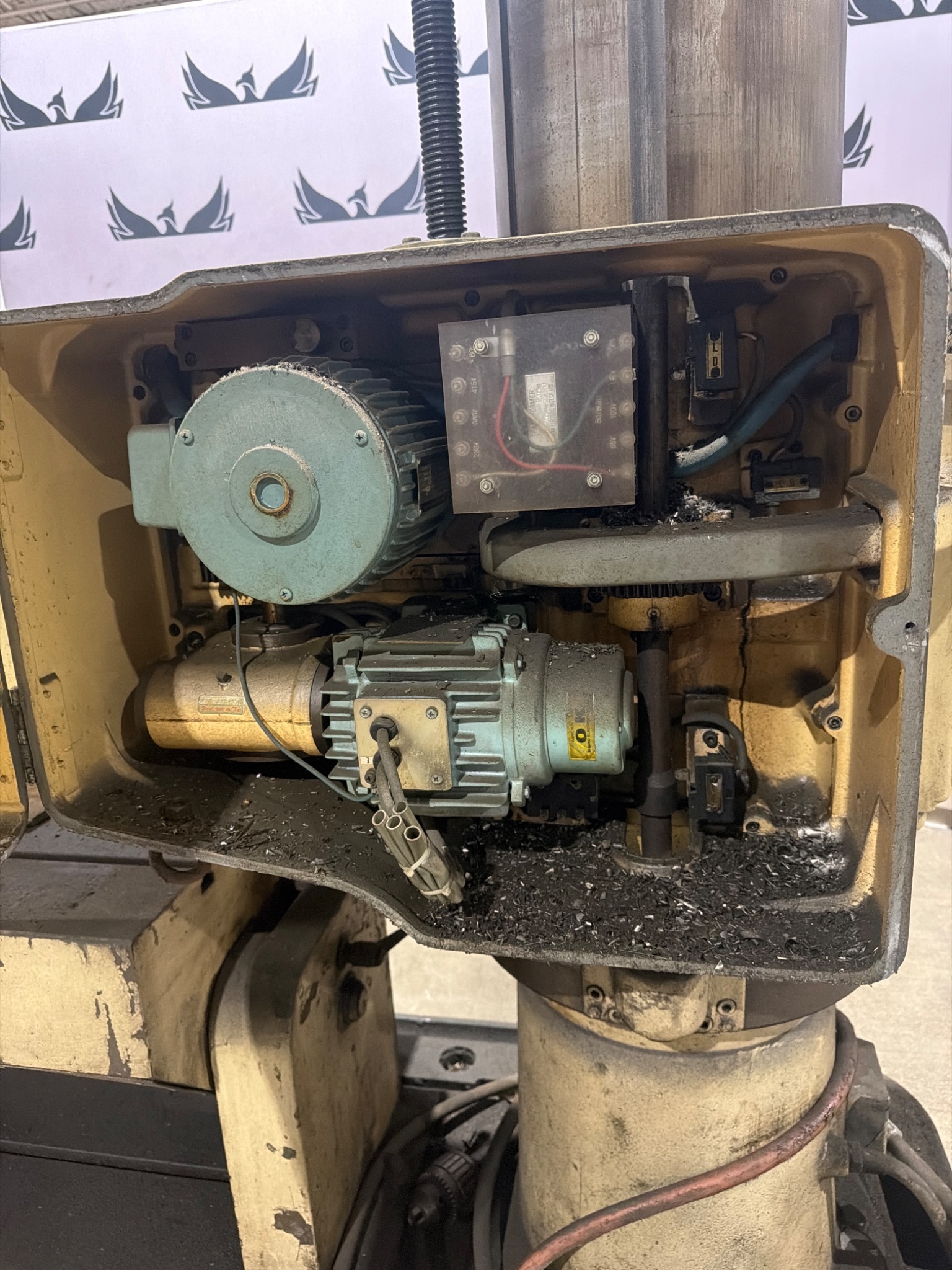 4′ X 13″ Ooya RE-1225H Radial Arm Drill With Box Table USED 5