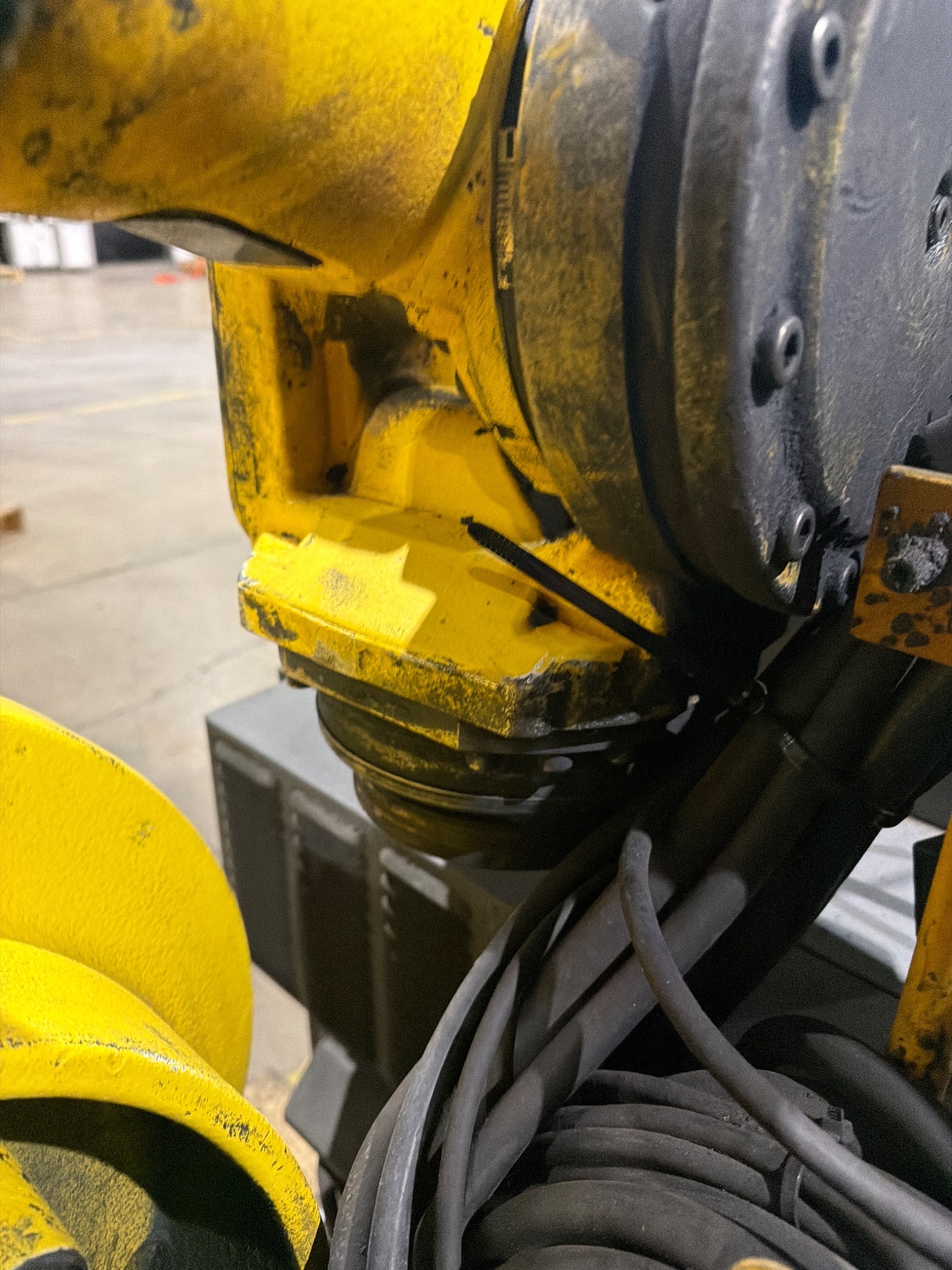 FANUC R-2000iB/210F Complete w/ R-30iB Controls USED 5