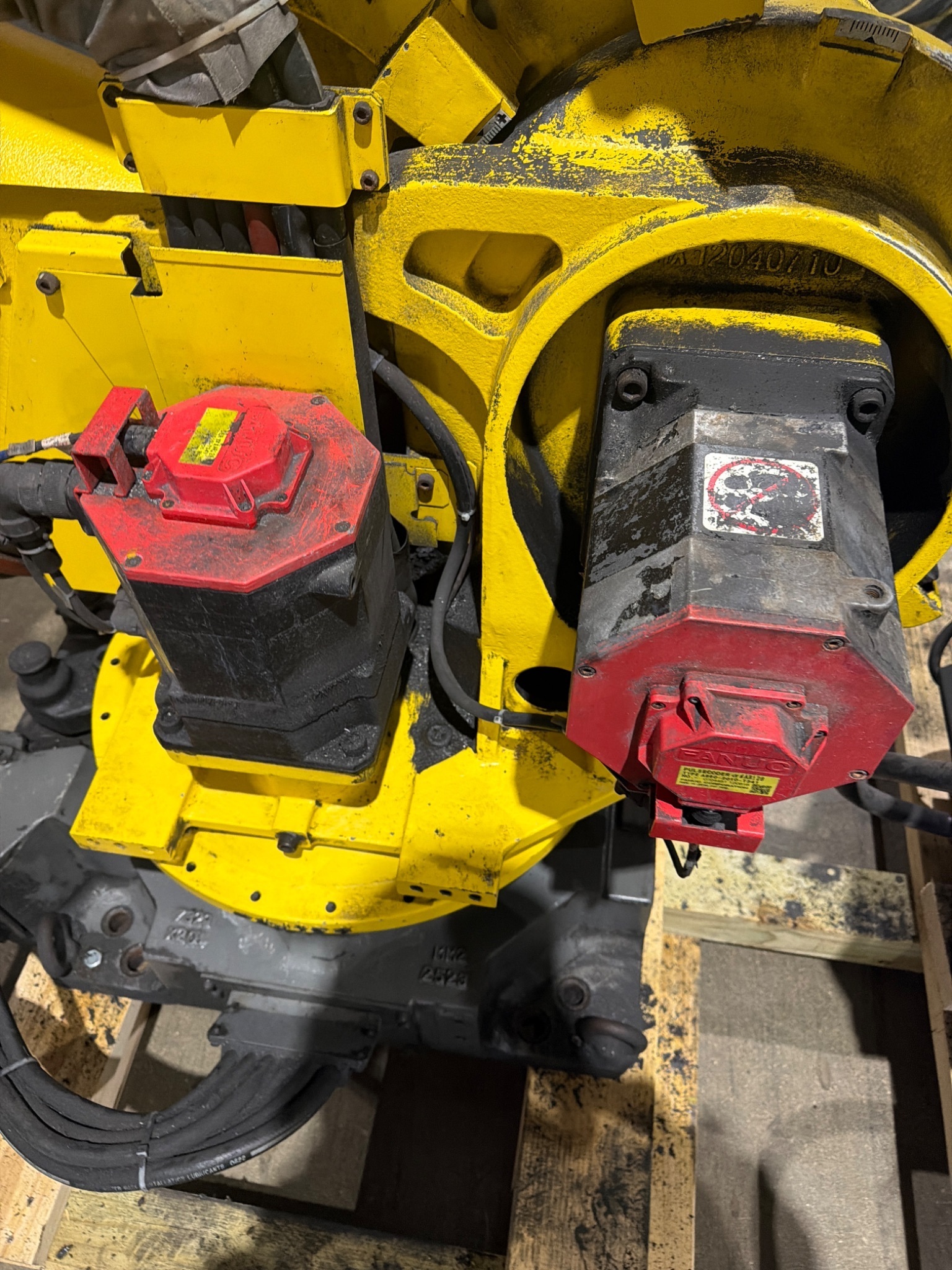 FANUC R-2000iB/210F Complete w/ R-30iB Controls USED 5