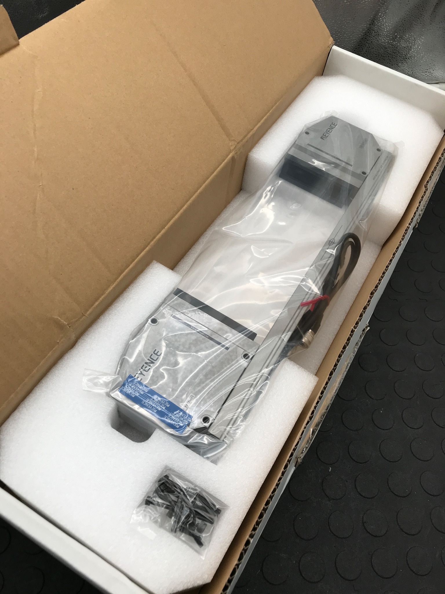 KEYENCE LS-7070M Laser Micrometer Sensor Head NEW 2