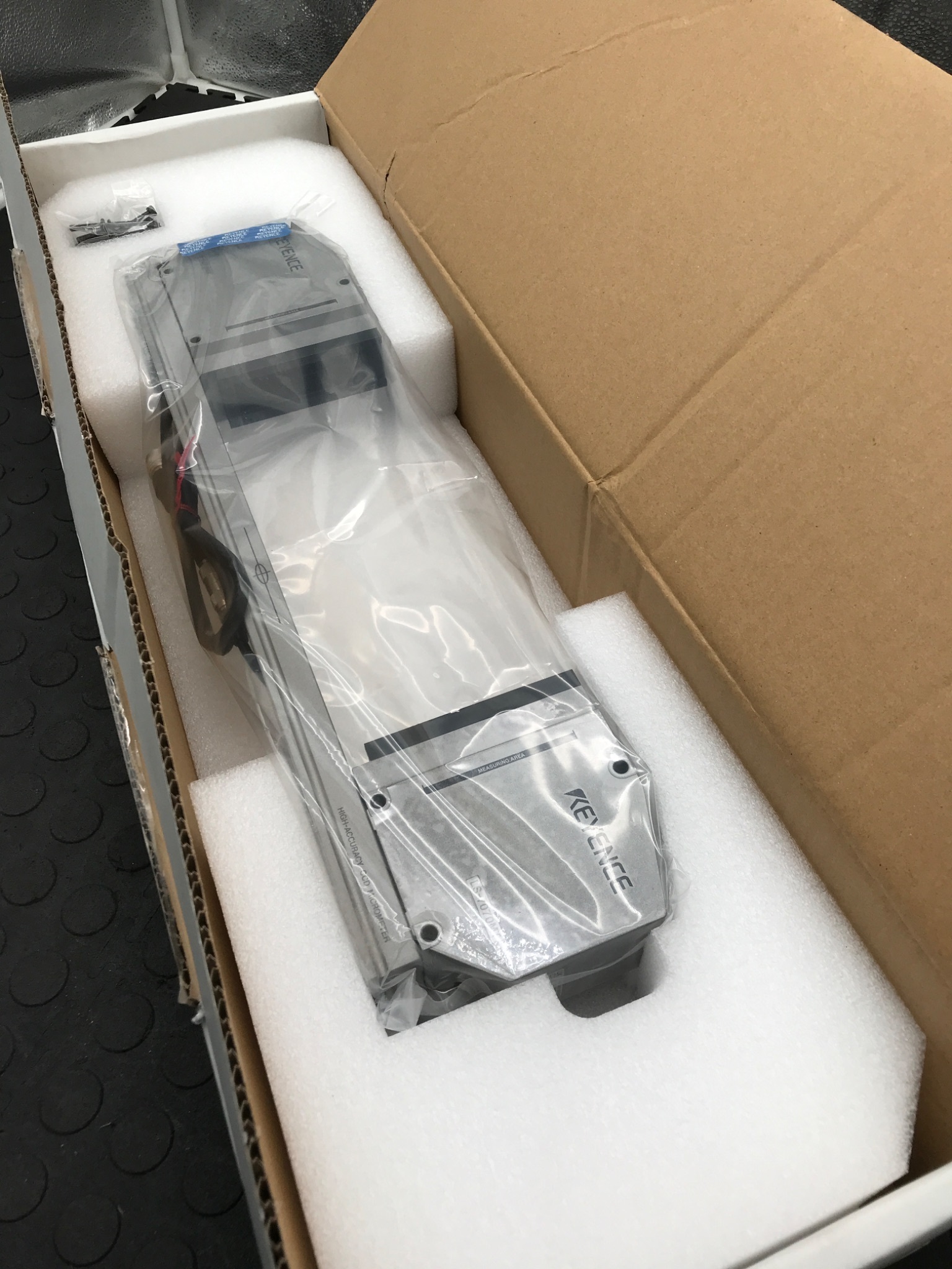 KEYENCE LS-7070M Laser Micrometer Sensor Head NEW 3