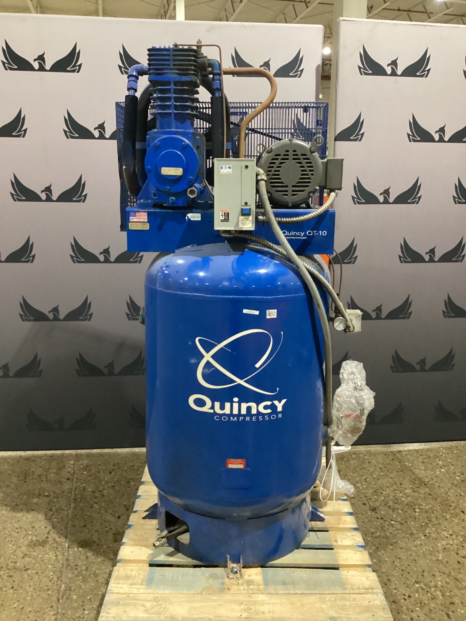 QUINCY QT‑10 Vertical Air Compressor USED 0