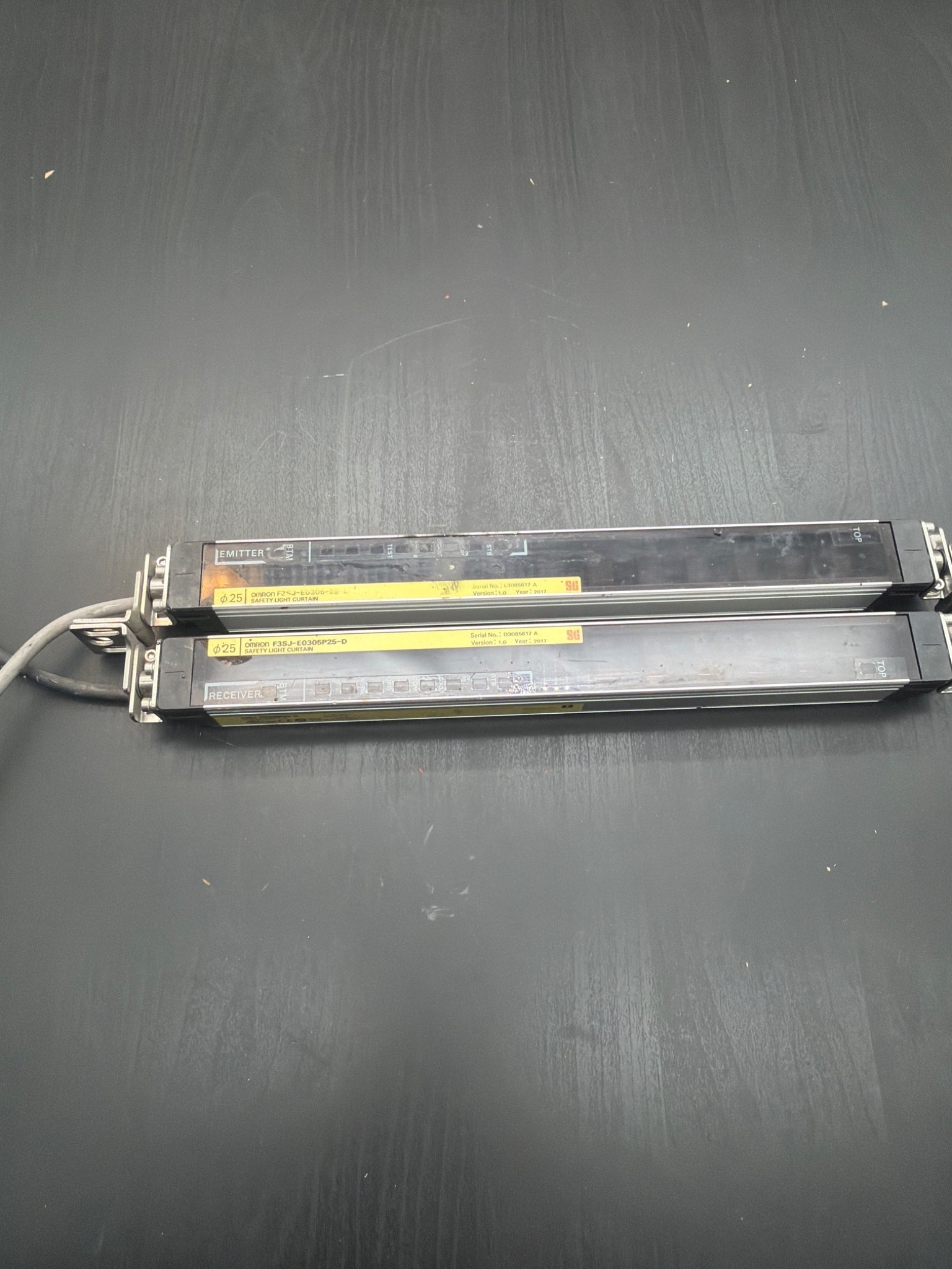 OMRON F3SJ‑E0305P25‑D / F3SJ‑E0305P25‑L Light Curtain Set (305mm) USED 0