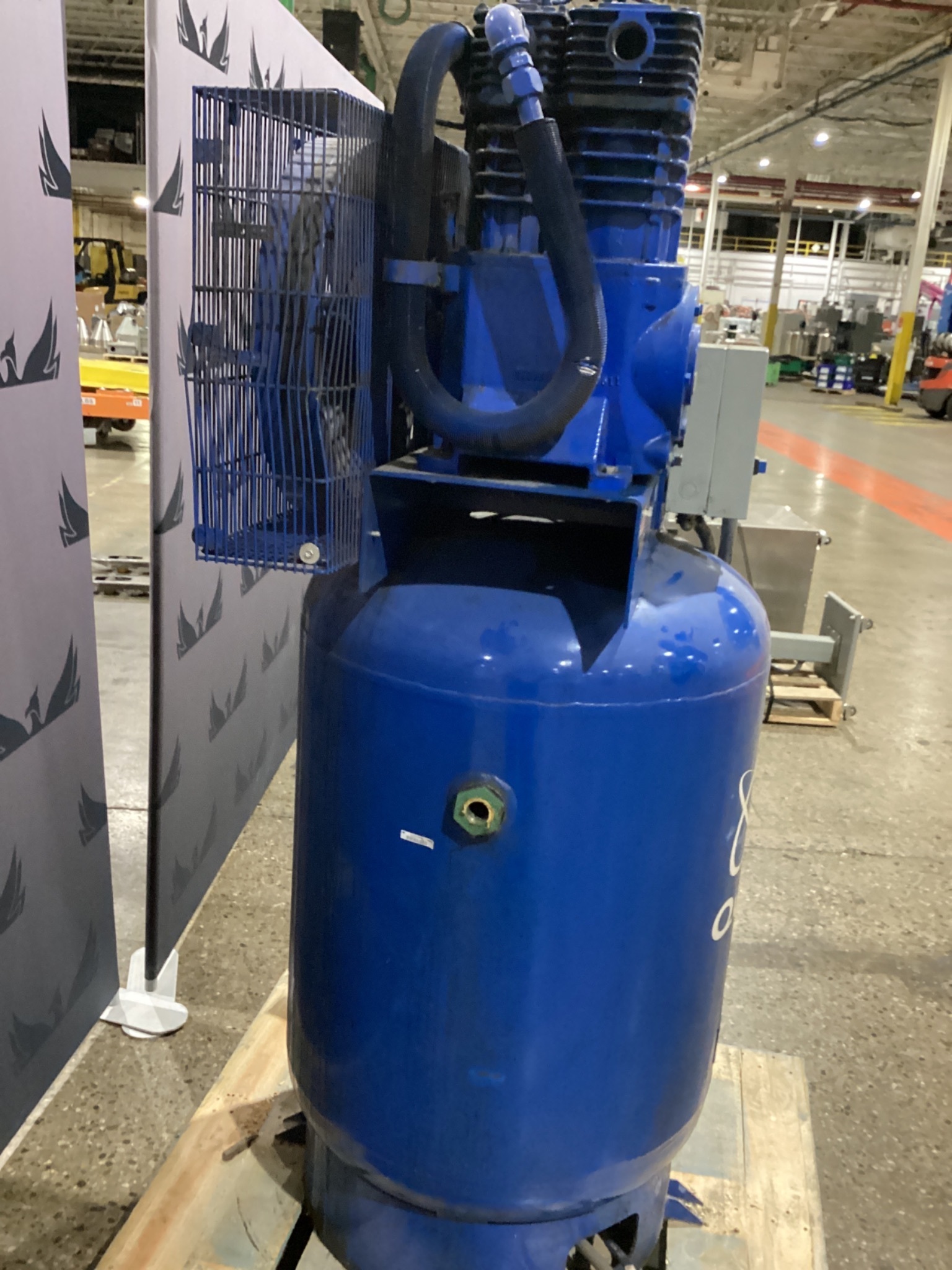QUINCY QT‑10 Vertical Air Compressor USED 4