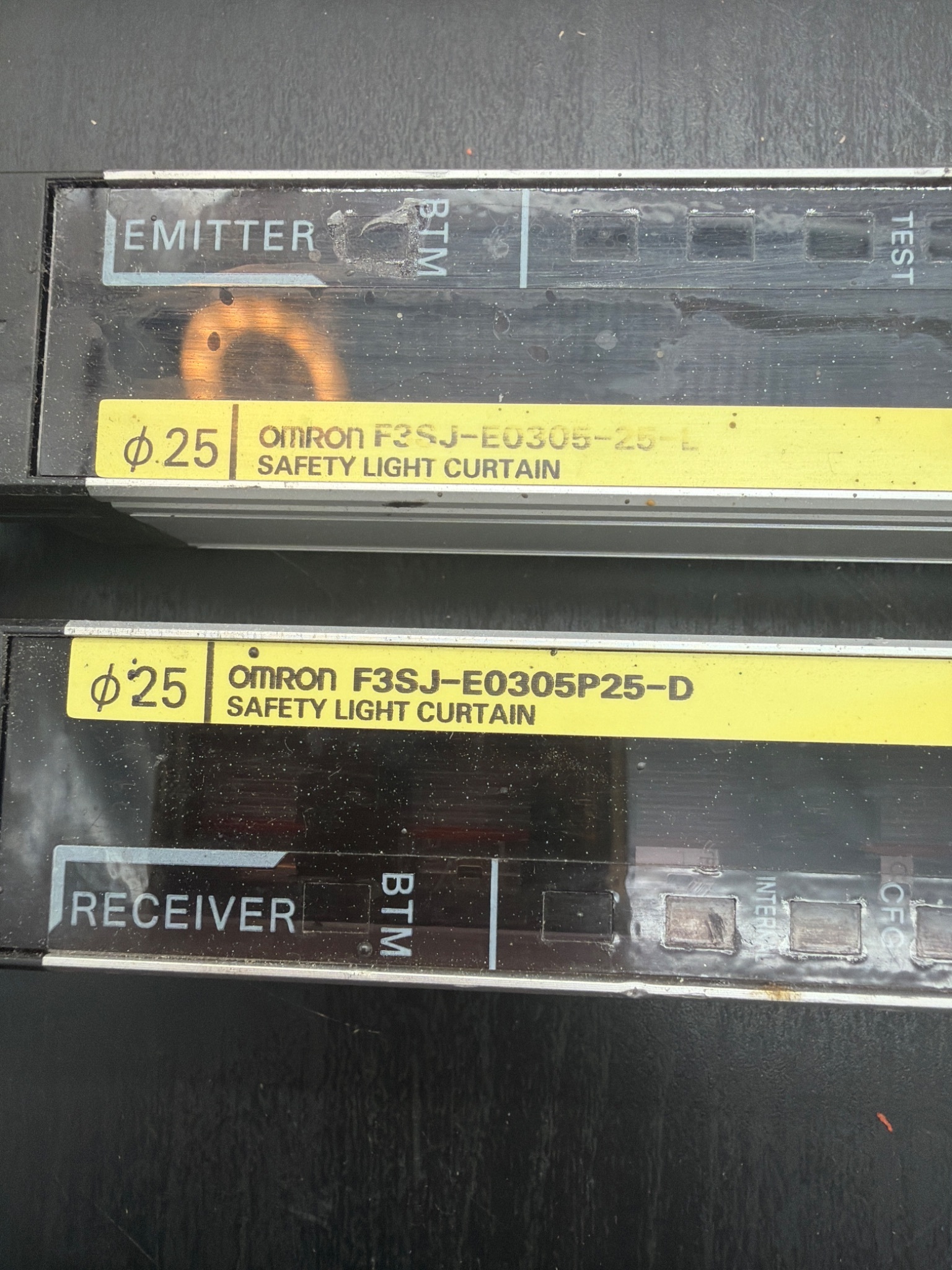 OMRON F3SJ‑E0305P25‑D / F3SJ‑E0305P25‑L Light Curtain Set (305mm) USED 1